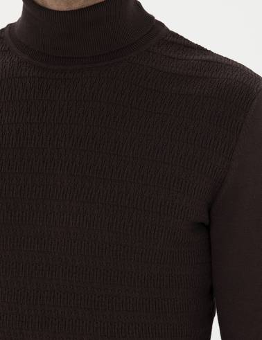 Kahverengi Slim Fit Balıkçı Yaka Triko Kazak