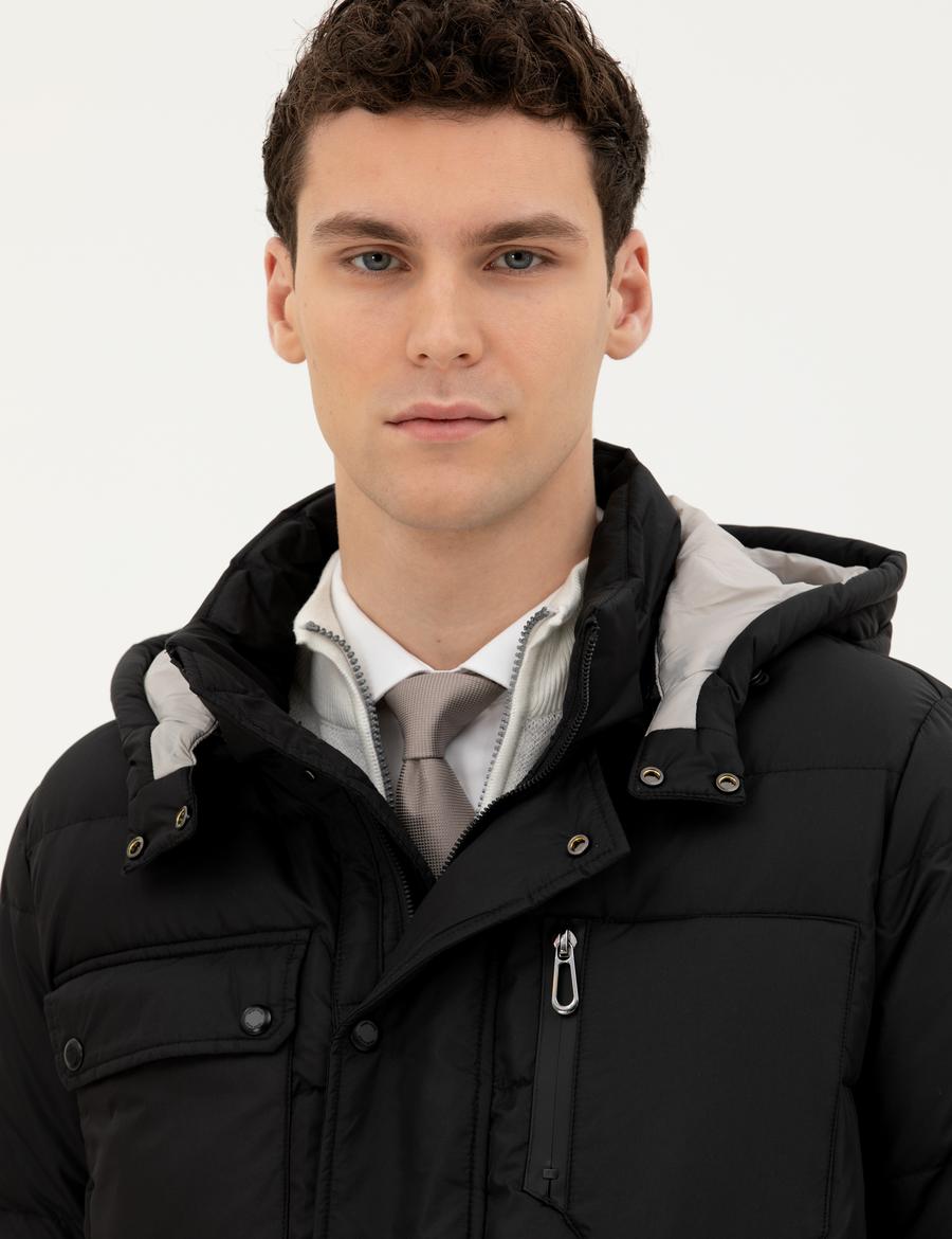 Siyah Kapüşonlu Şişme Kaban