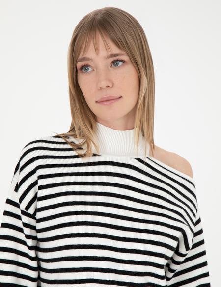 Beyaz Omuz Detaylı Comfort Fit Kazak - 50280229013