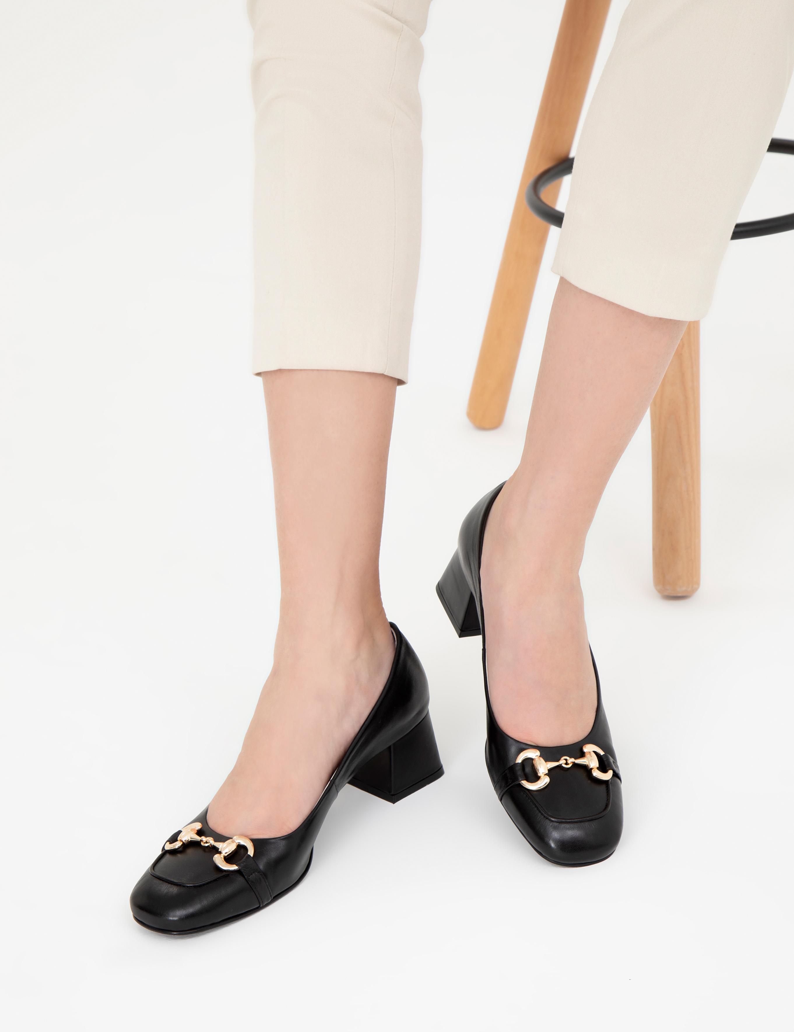 Siyah Topuklu Ayakkabı