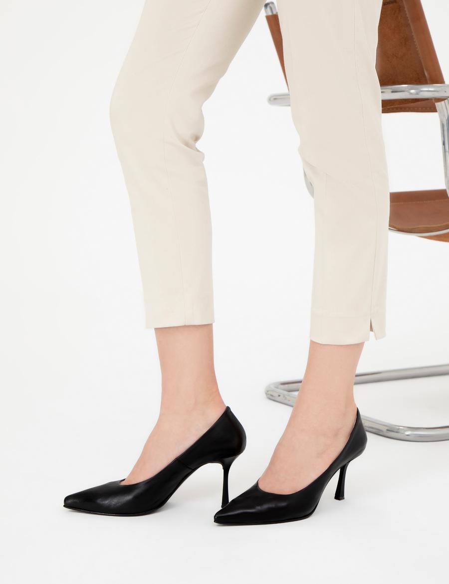 Siyah Topuklu Ayakkabı