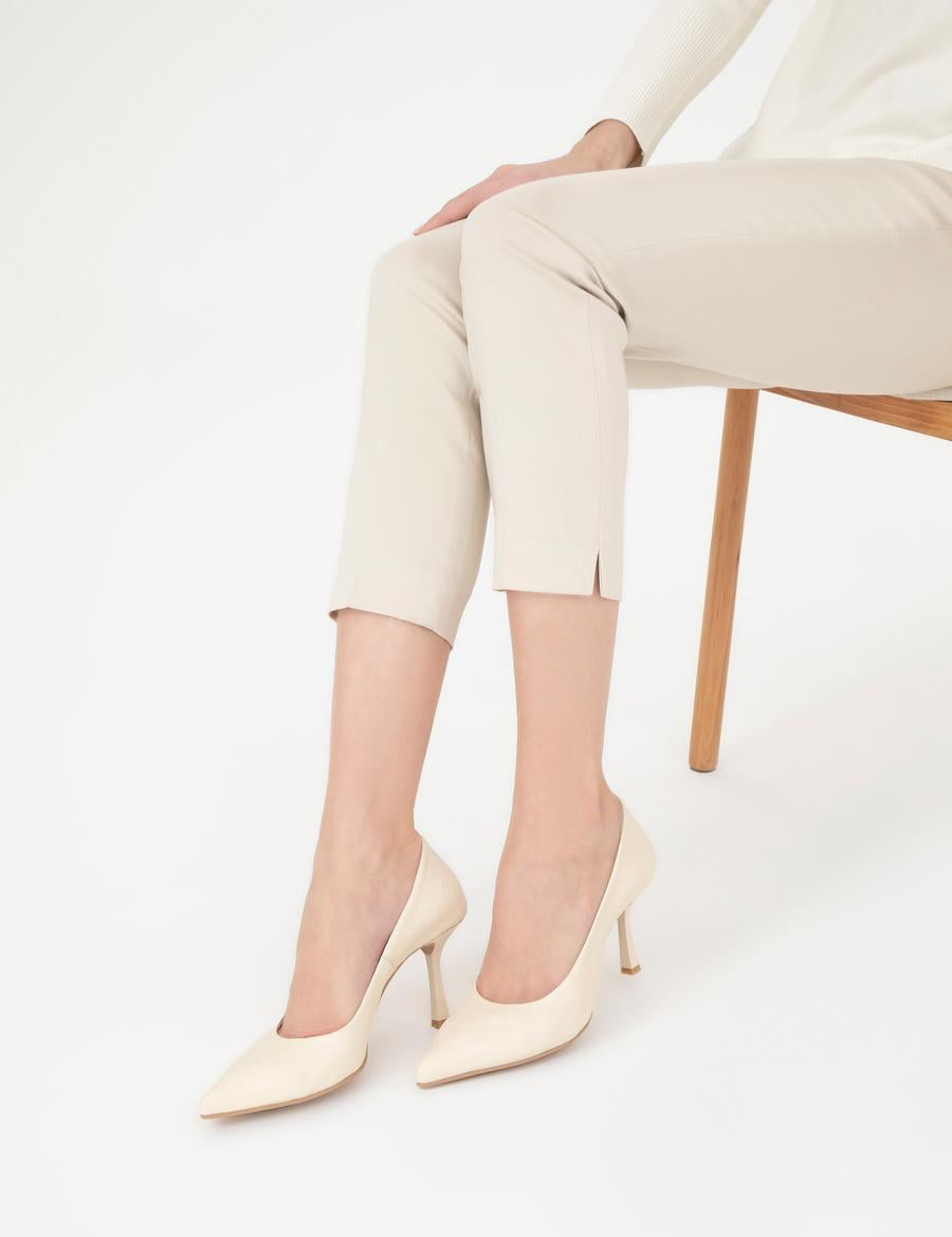 Krem Deri Topuklu Ayakkabı