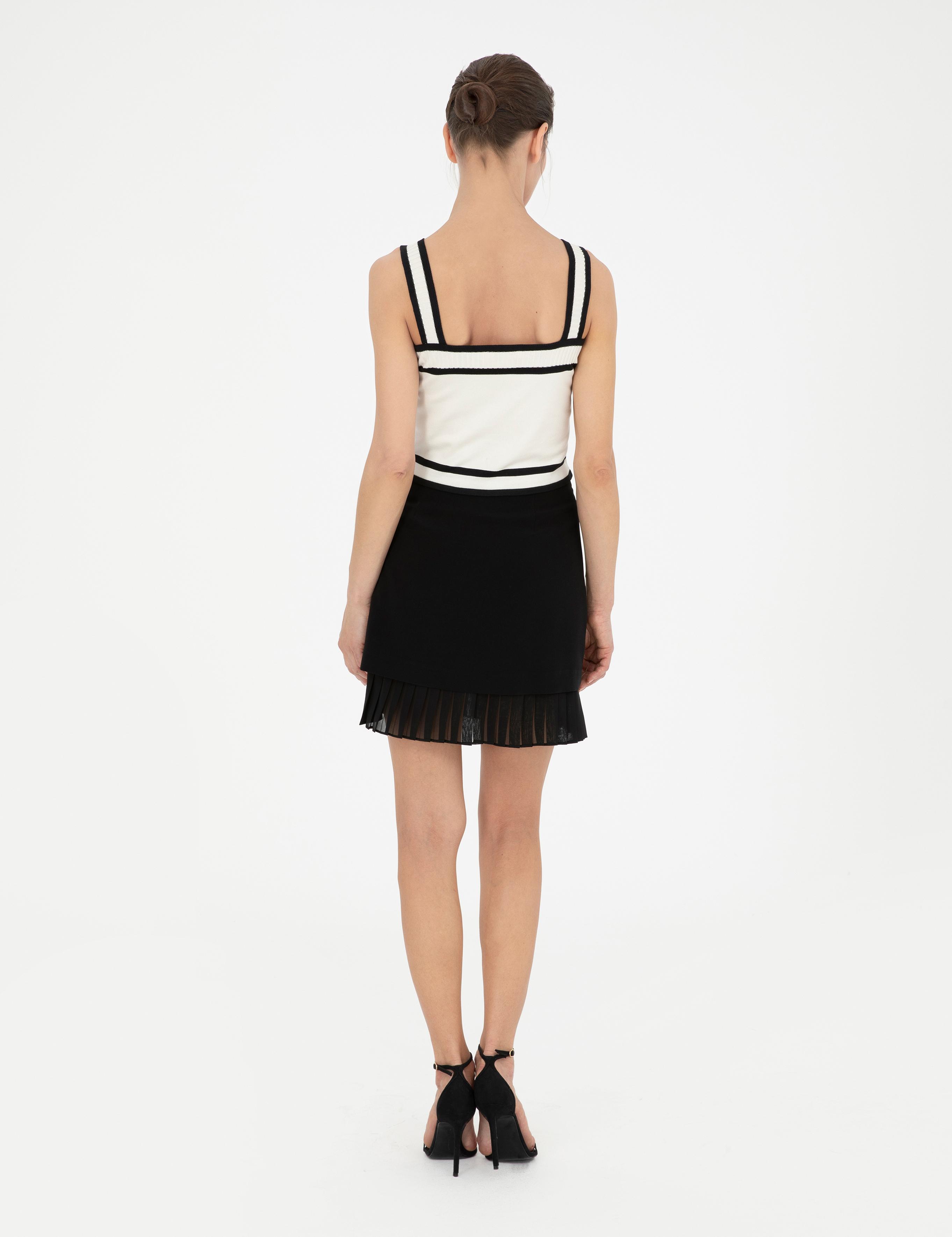 Siyah A Kesim Dokuma Etek