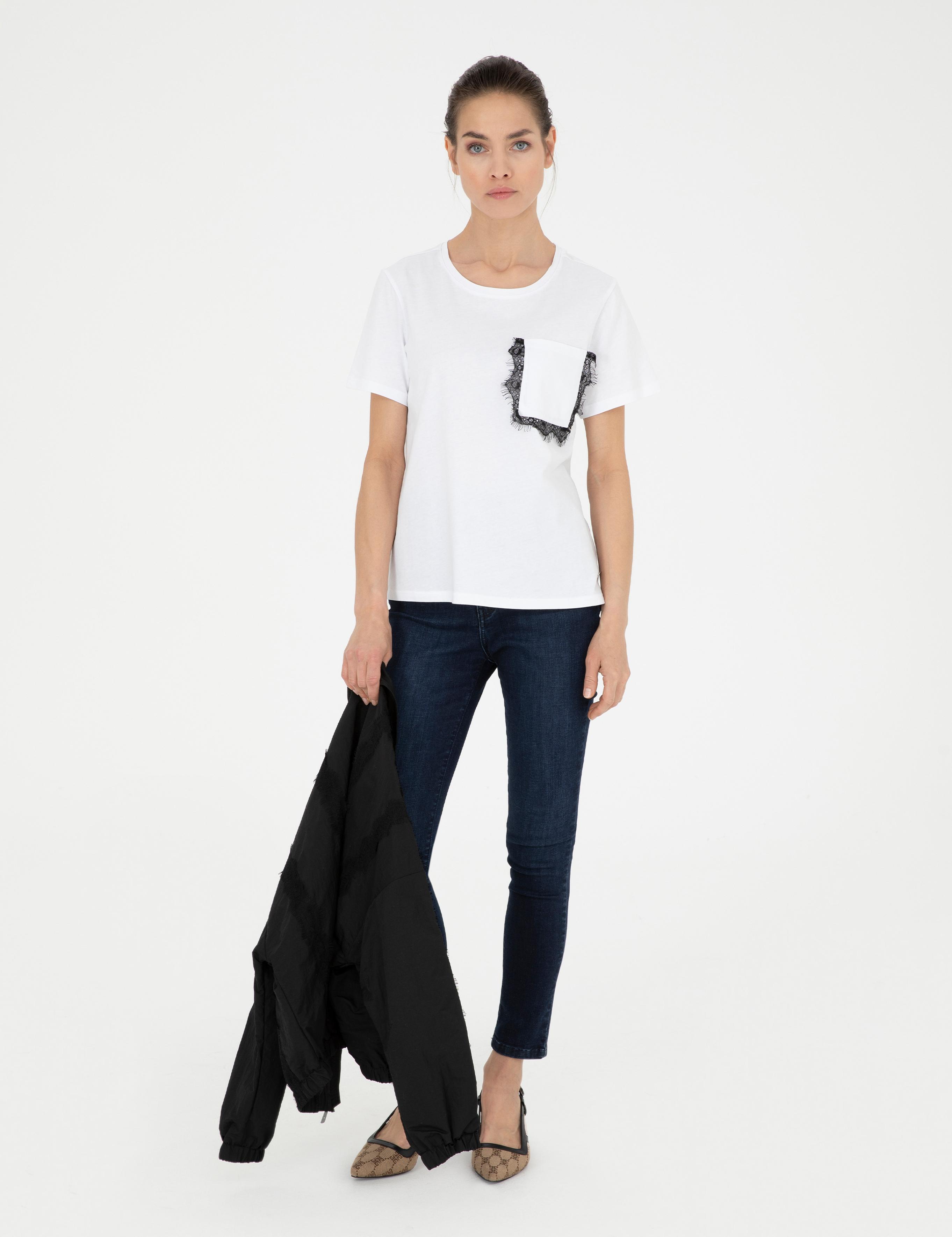 Beyaz Comfort Fit Tişört