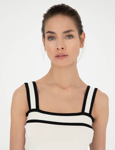 Beyaz Crop Top Triko Bluz