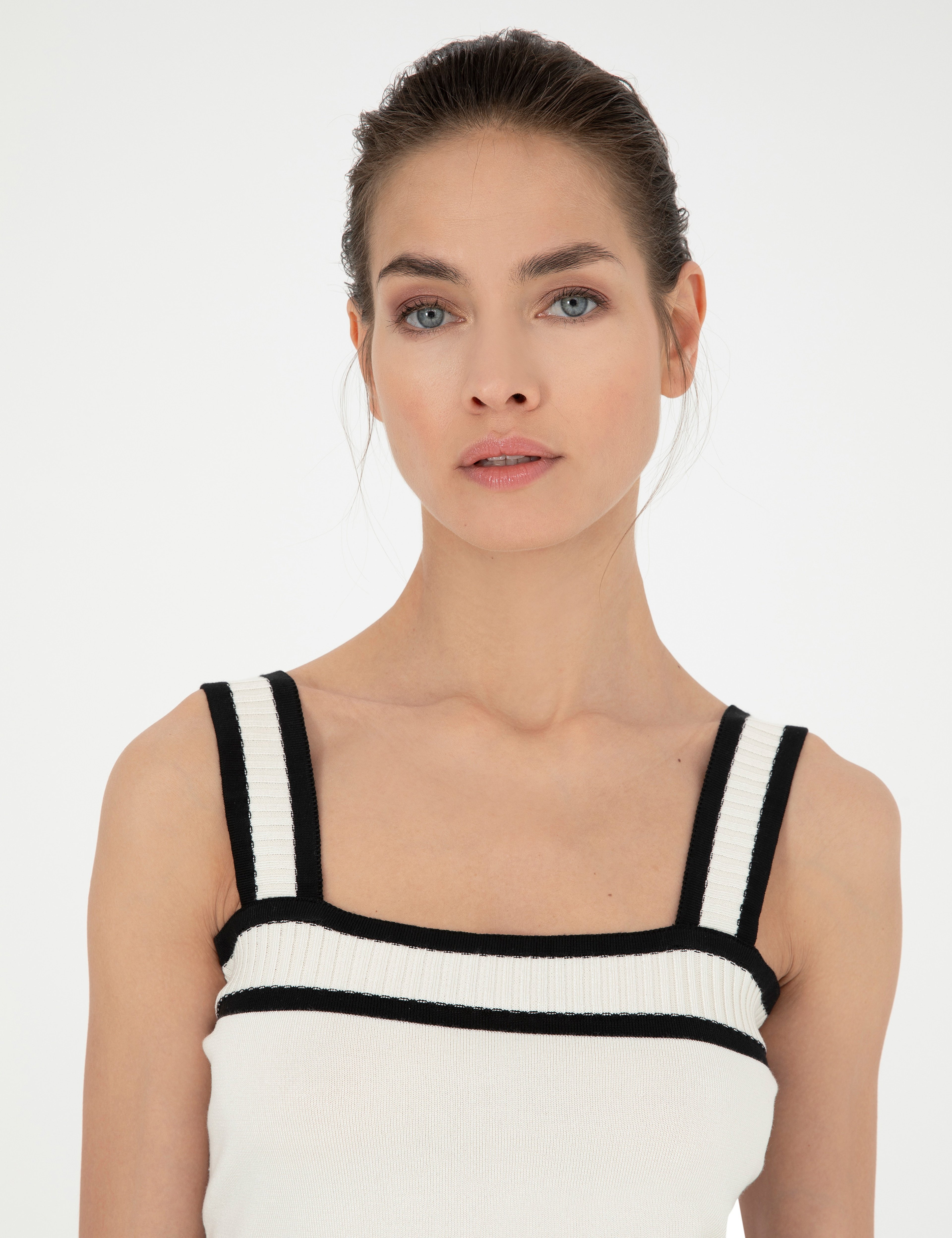 Beyaz Crop Top Triko Bluz