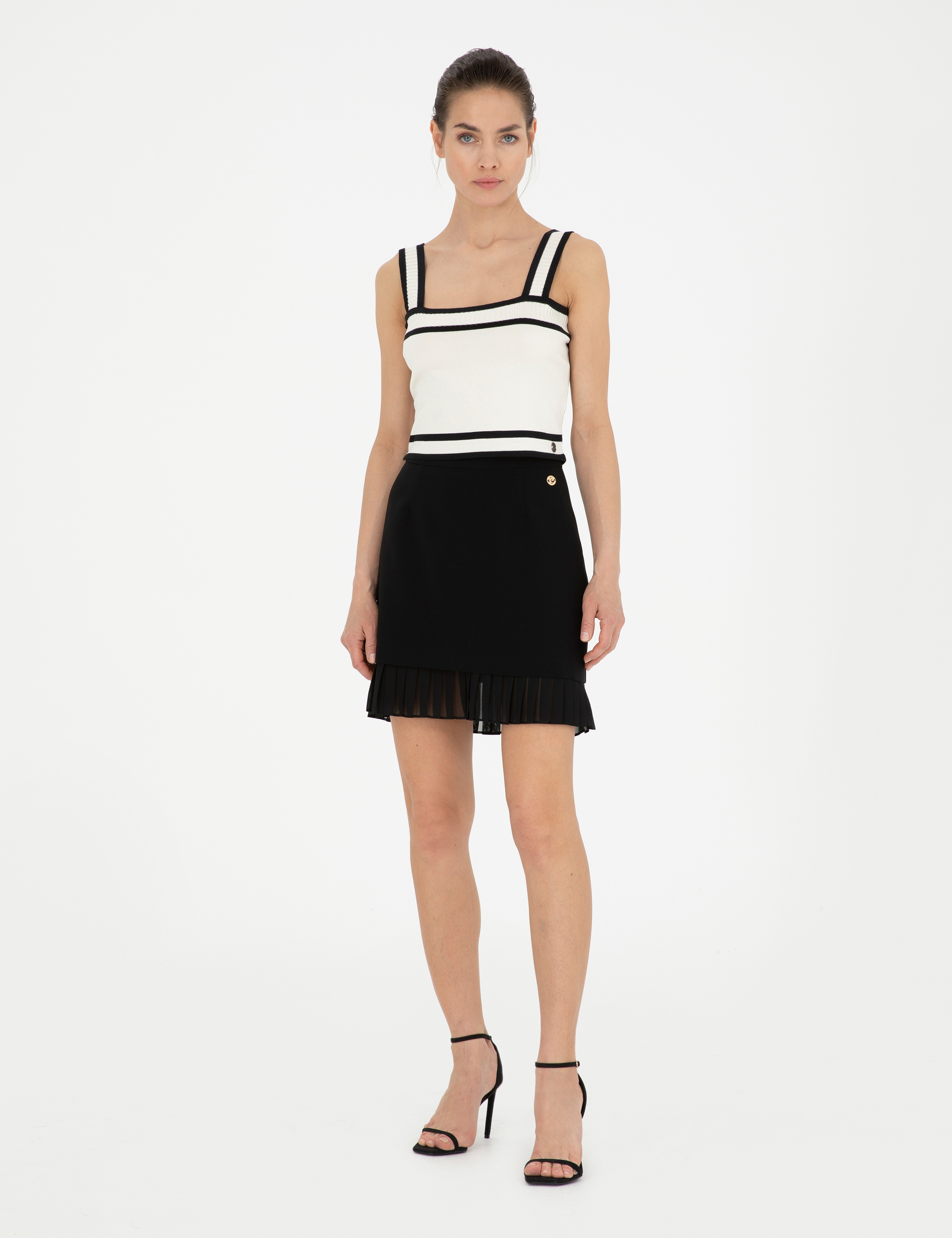 Beyaz Crop Top Triko Bluz - Image 4