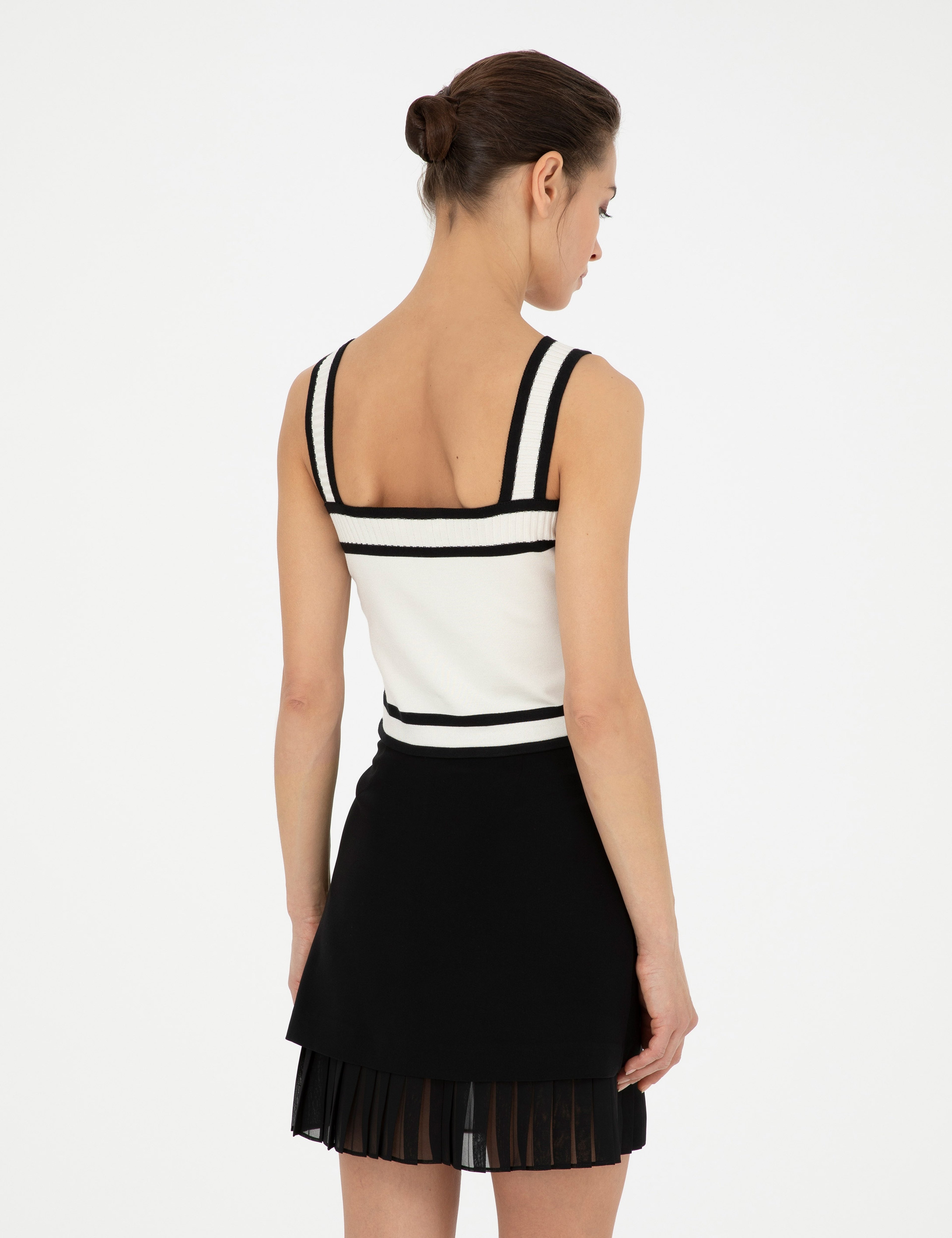 Beyaz Crop Top Triko Bluz