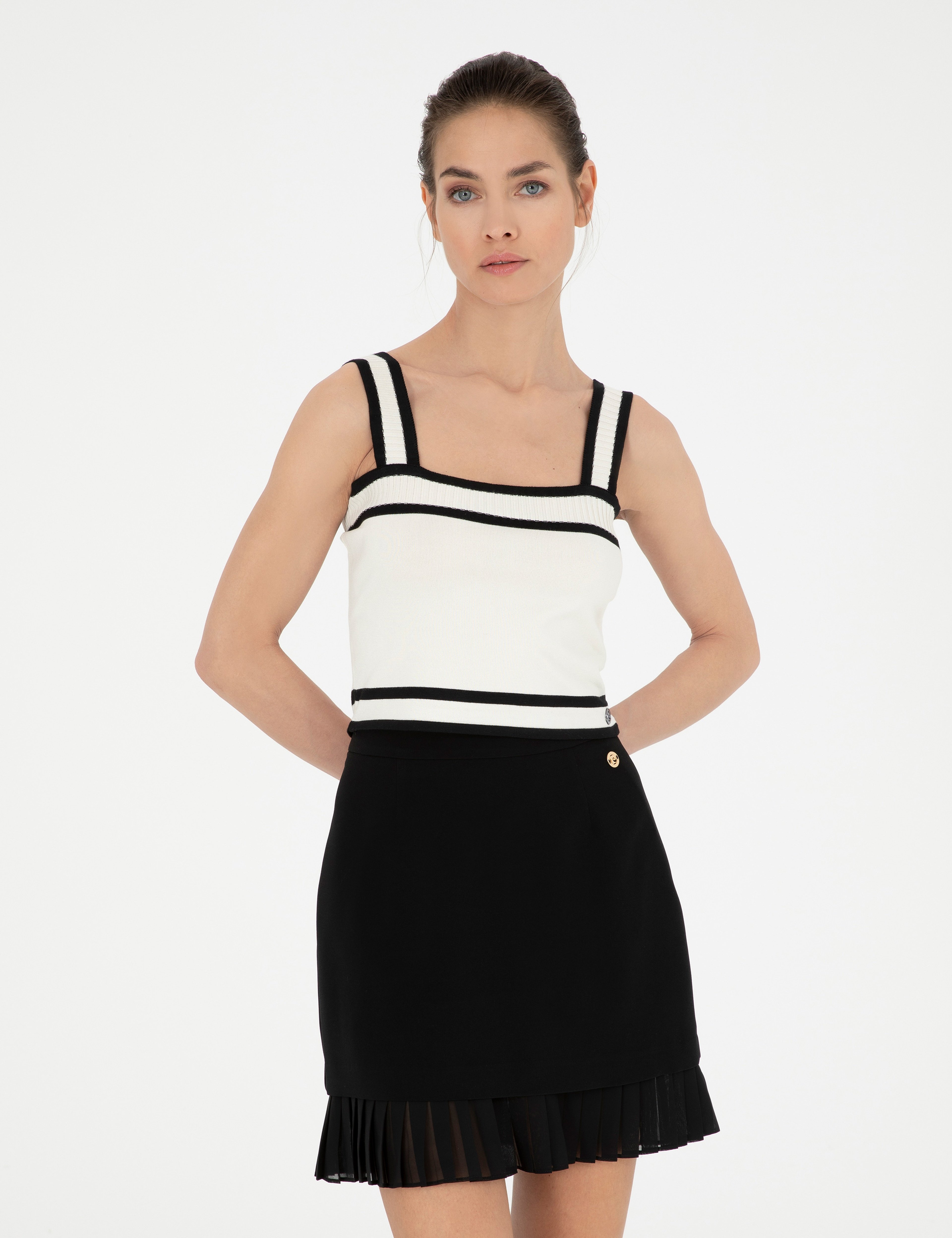 Beyaz Crop Top Triko Bluz