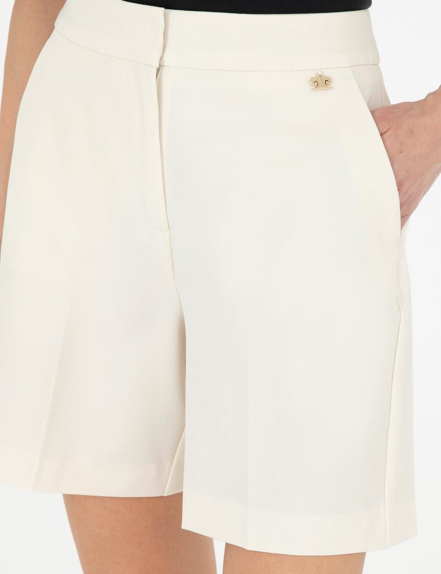 Ekru Rahat Kesim Bermuda Şort