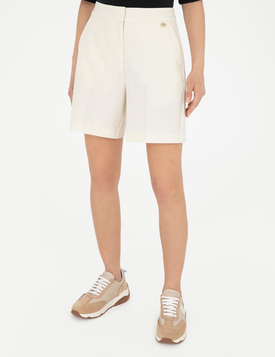 Ekru Rahat Kesim Bermuda Şort