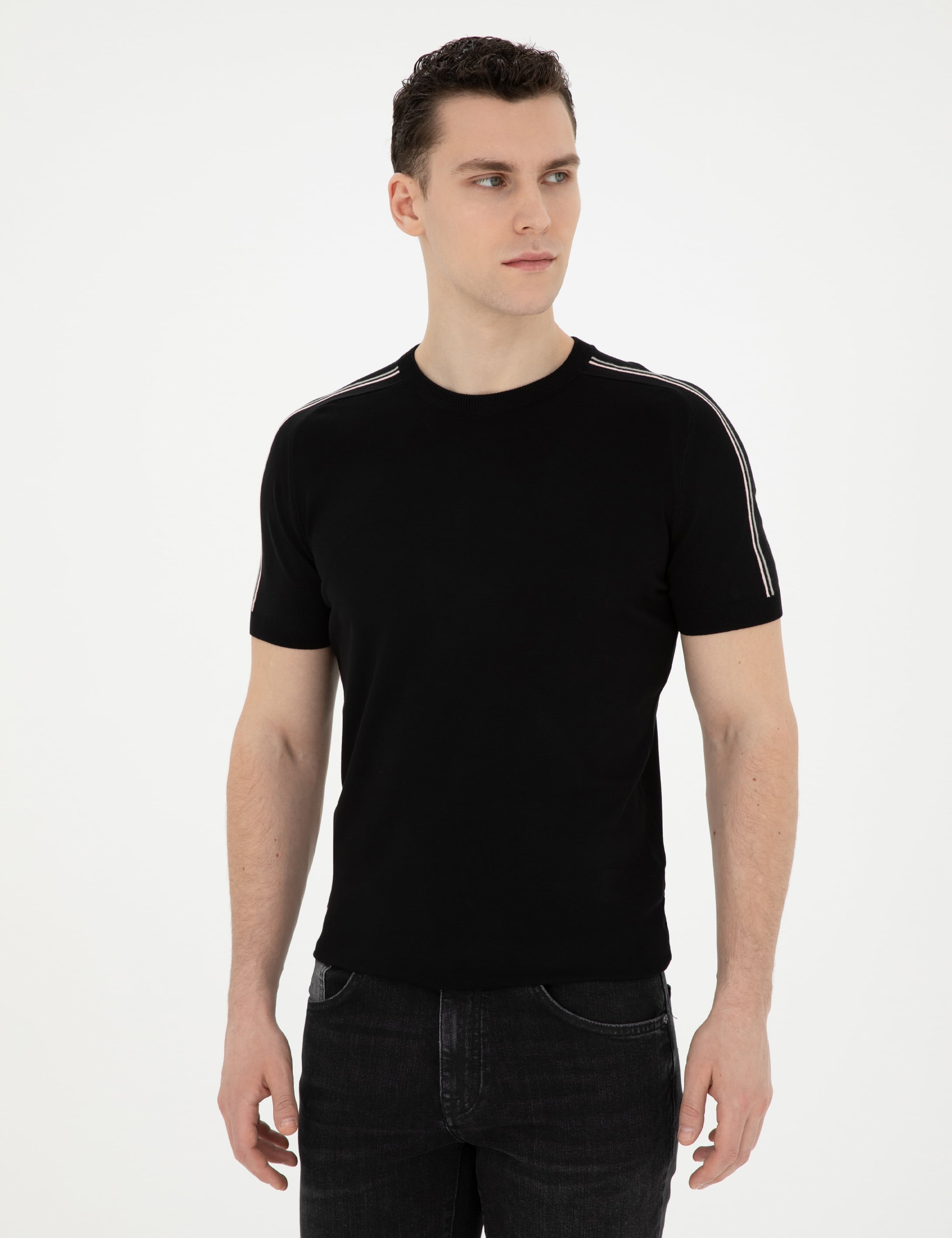 Siyah Slim Fit Bisiklet Yaka Triko Tişört