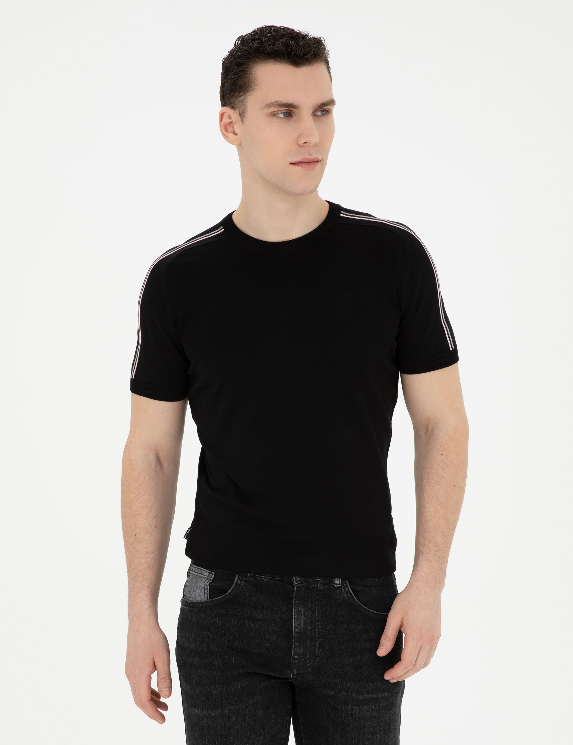 Siyah Slim Fit Bisiklet Yaka Triko Tişört