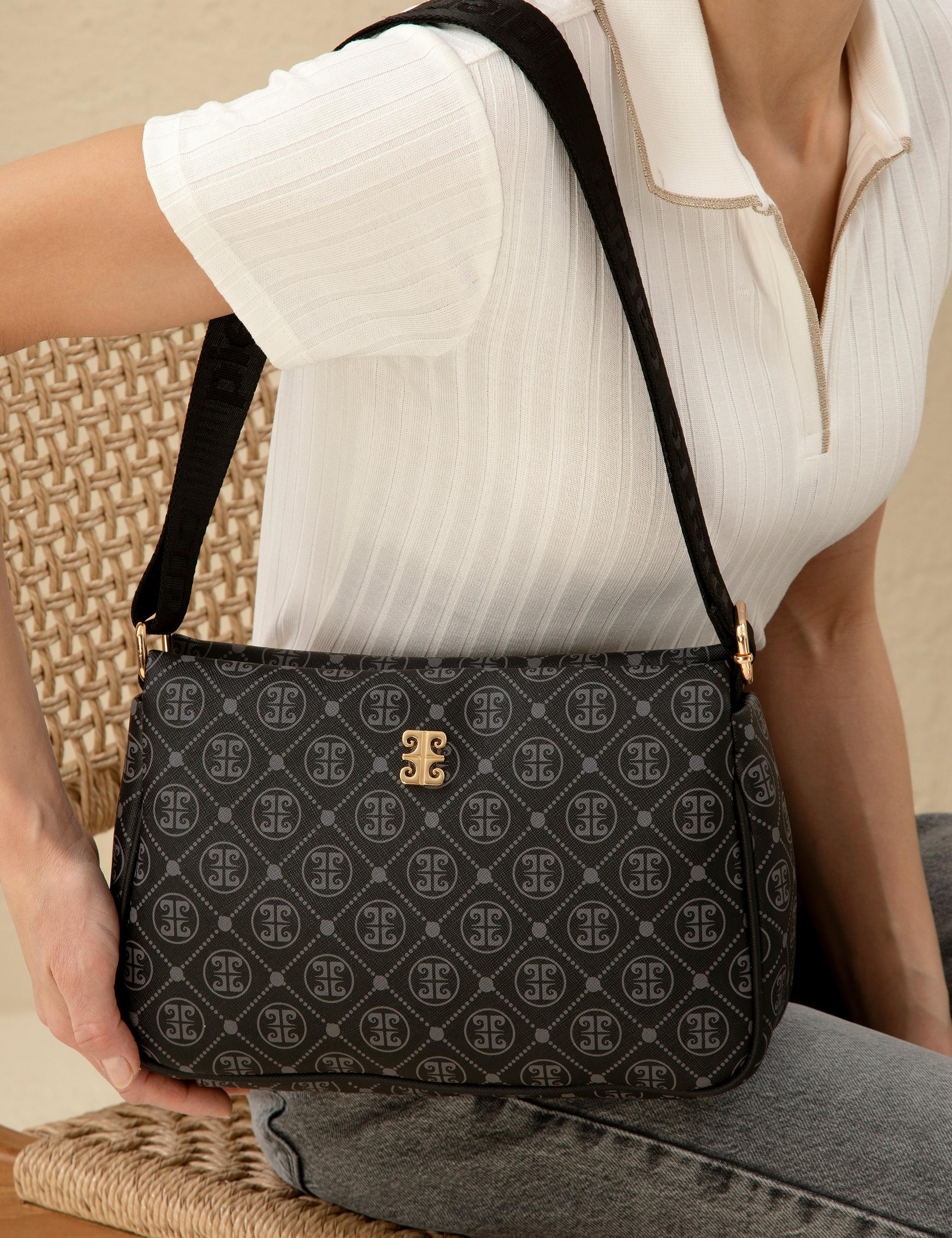 Siyah Çapraz Çanta