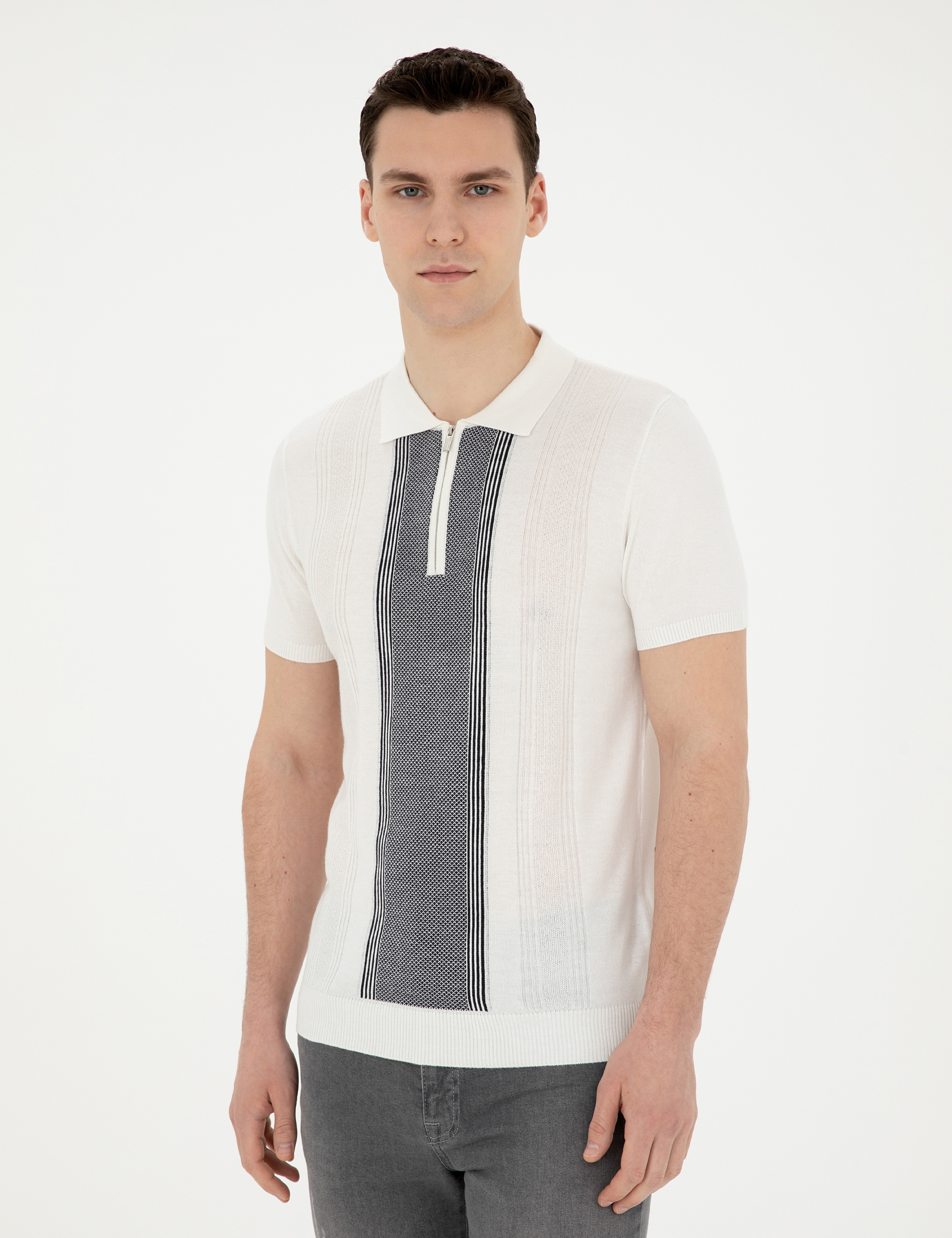 Beyaz Slim Fit Fermuarlı Polo Yaka Triko Tişört