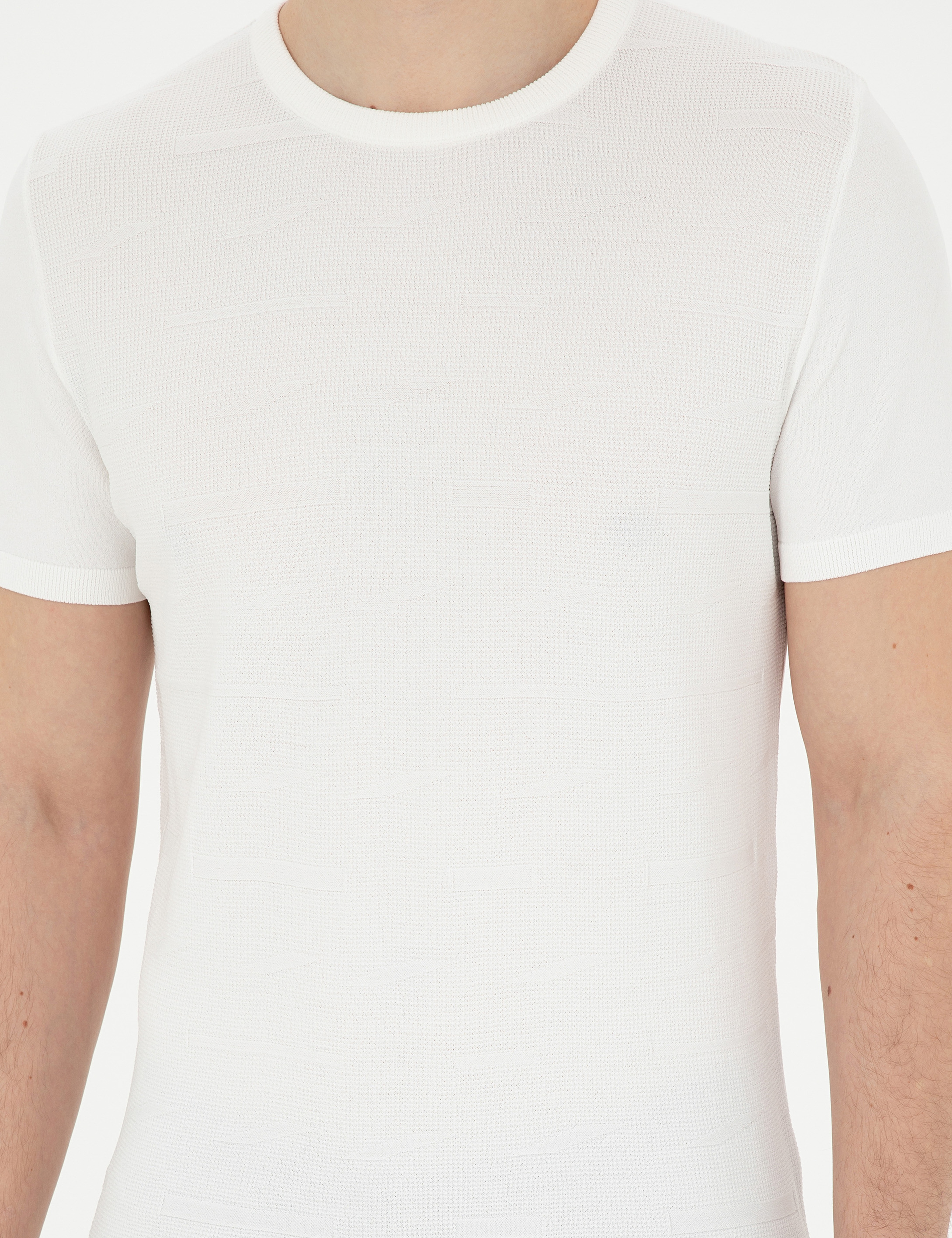 Beyaz Slim Fit Bisiklet Yaka Triko Tişört - Image 6
