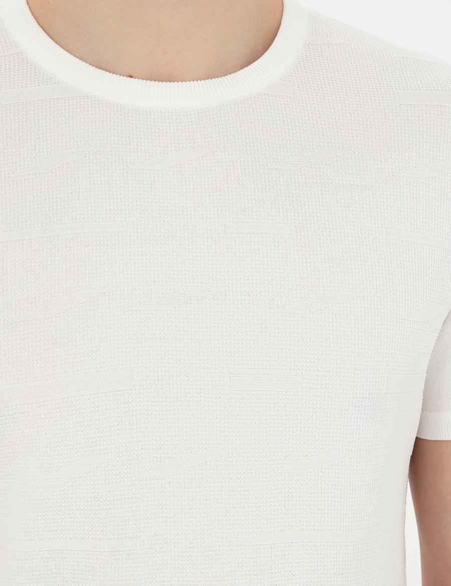 Beyaz Slim Fit Bisiklet Yaka Triko Tişört