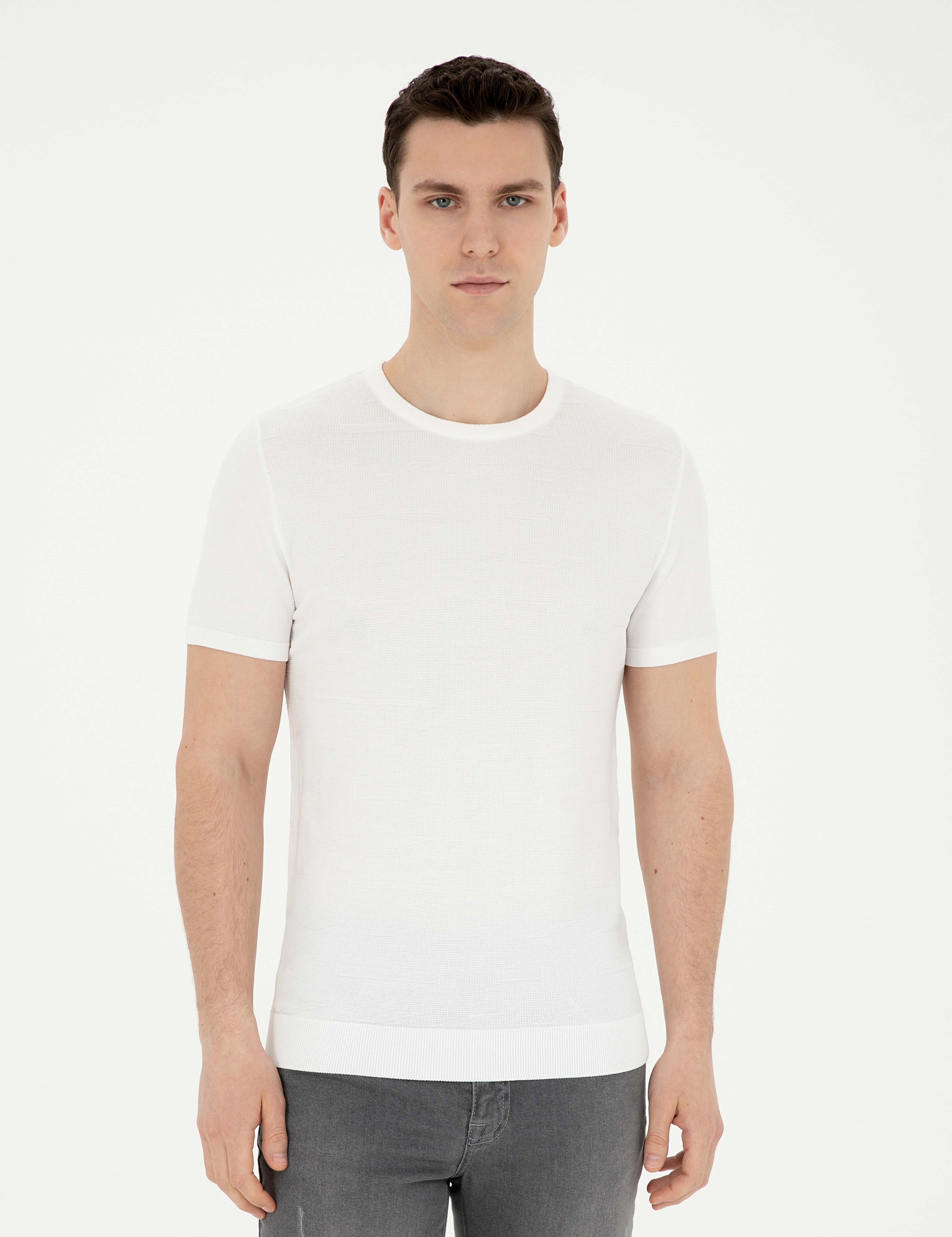 Beyaz Slim Fit Bisiklet Yaka Triko Tişört - Image 1