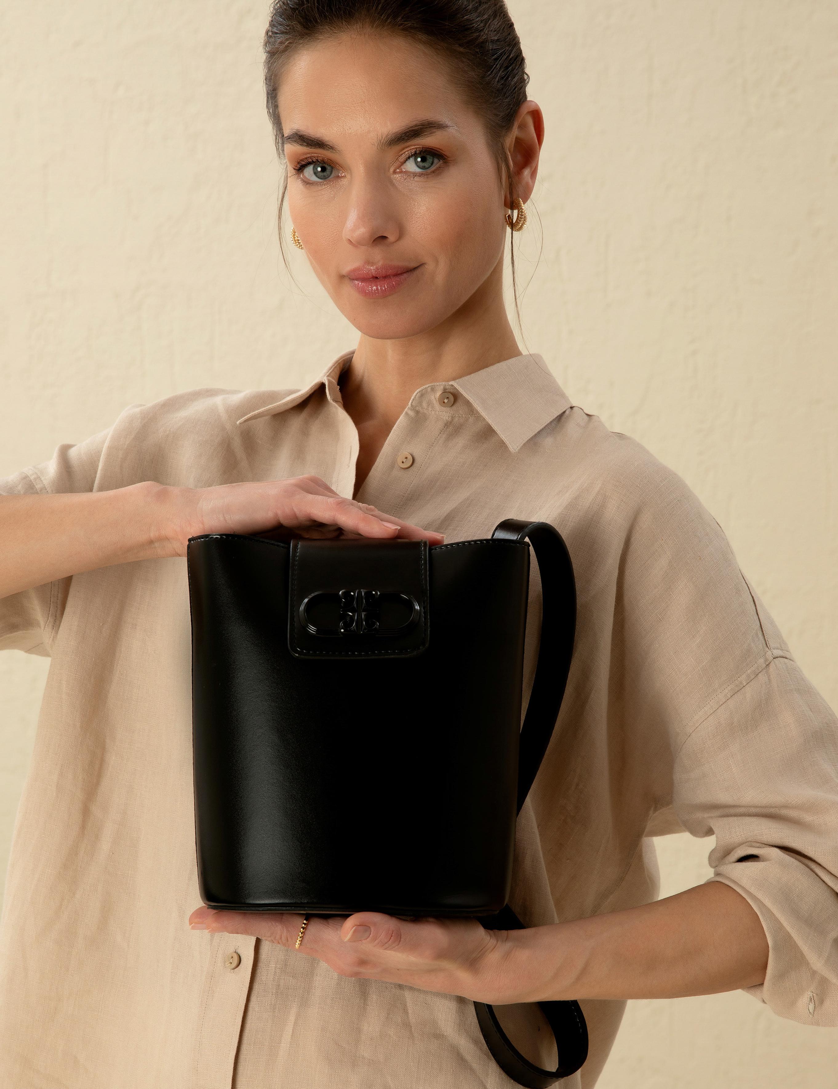 Siyah Omuz Çantası