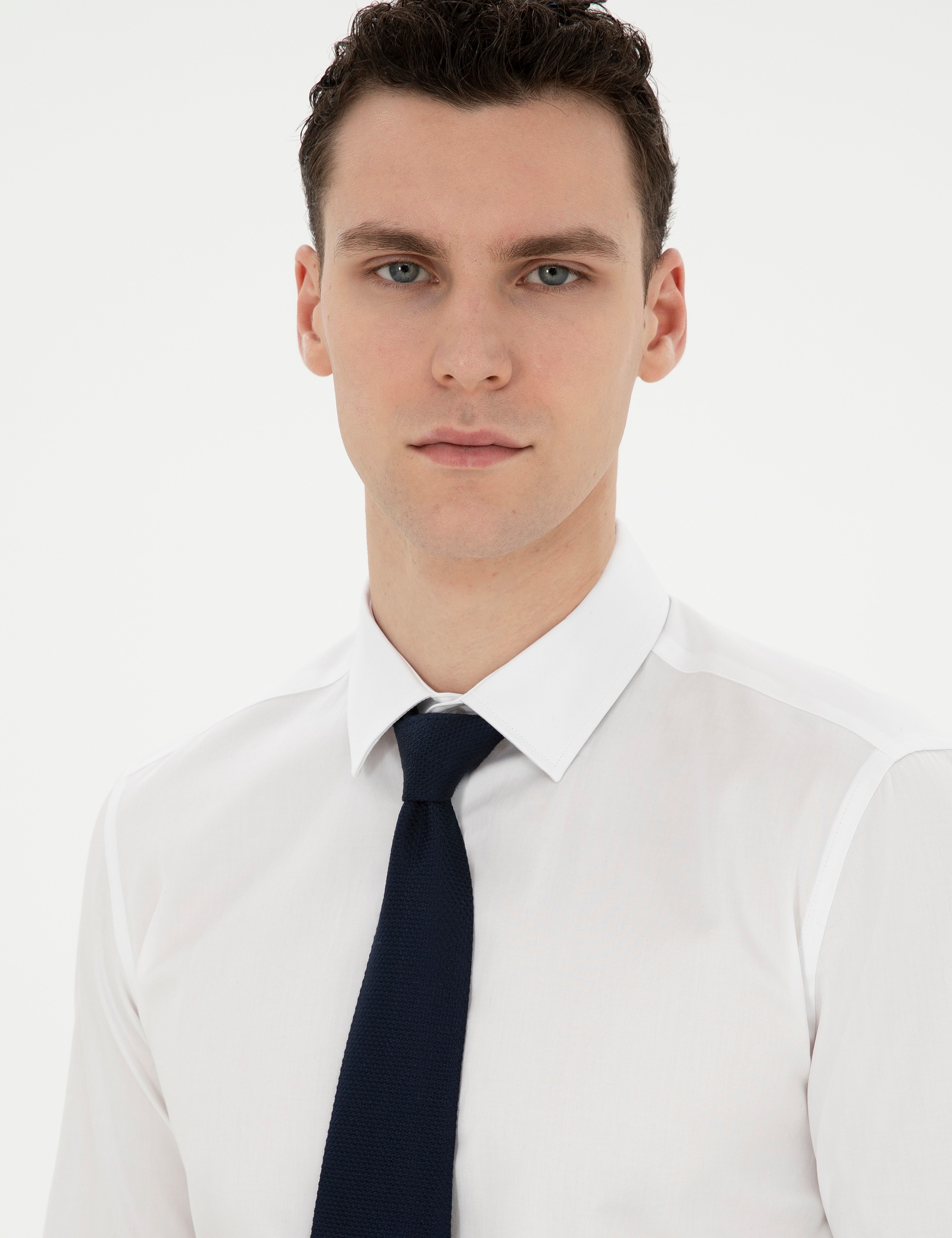 Beyaz Slim Fit Uzun Kollu Basic Gömlek