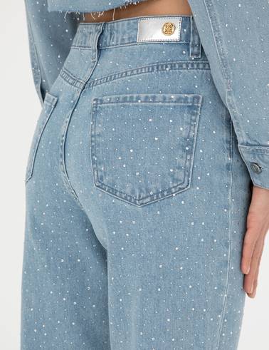 Açık Mavi Parlak Taşlı Mom Fit Jean Pantolon