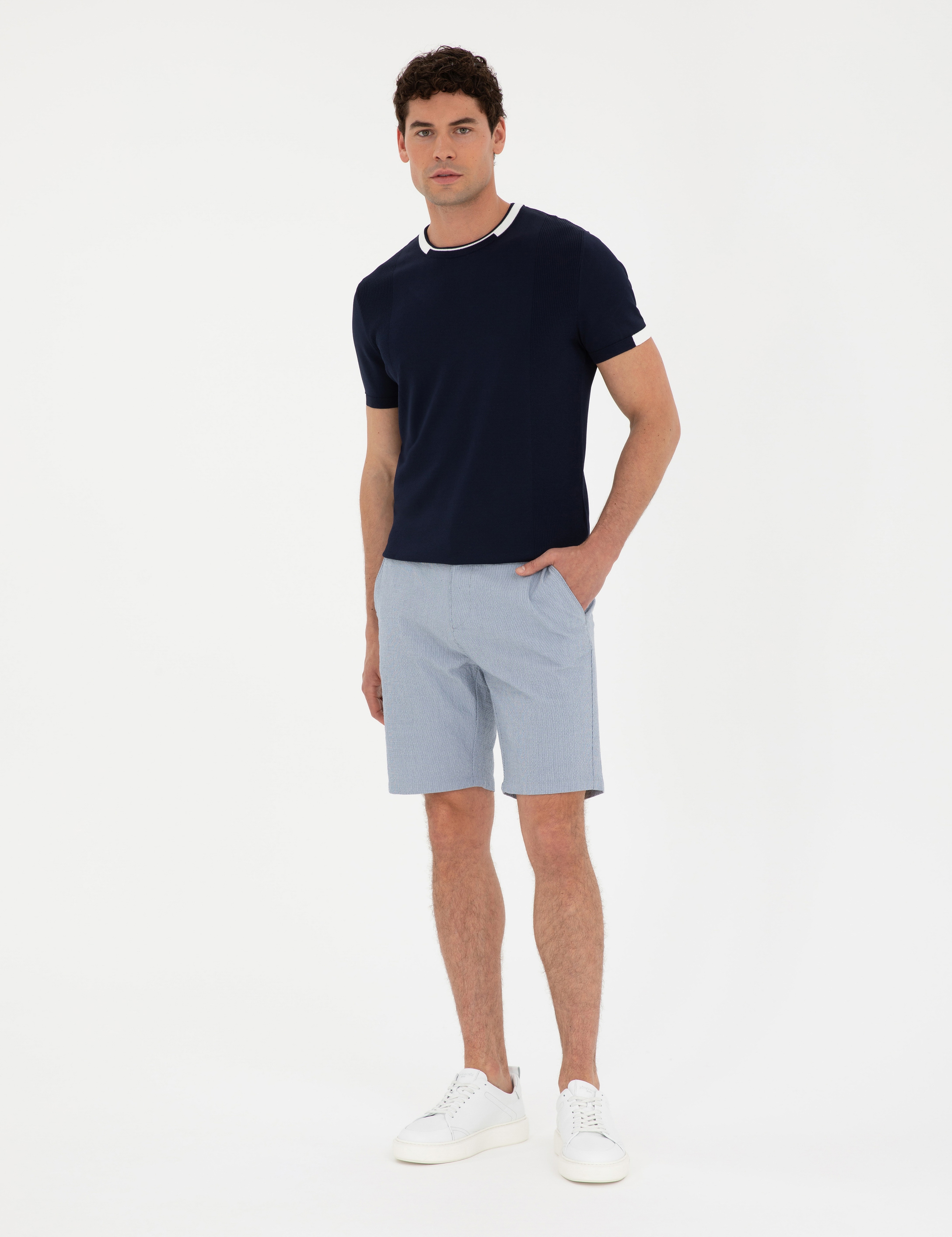 Açık Mavi Slim Fit Gofre Dokuma Şort - Image 1