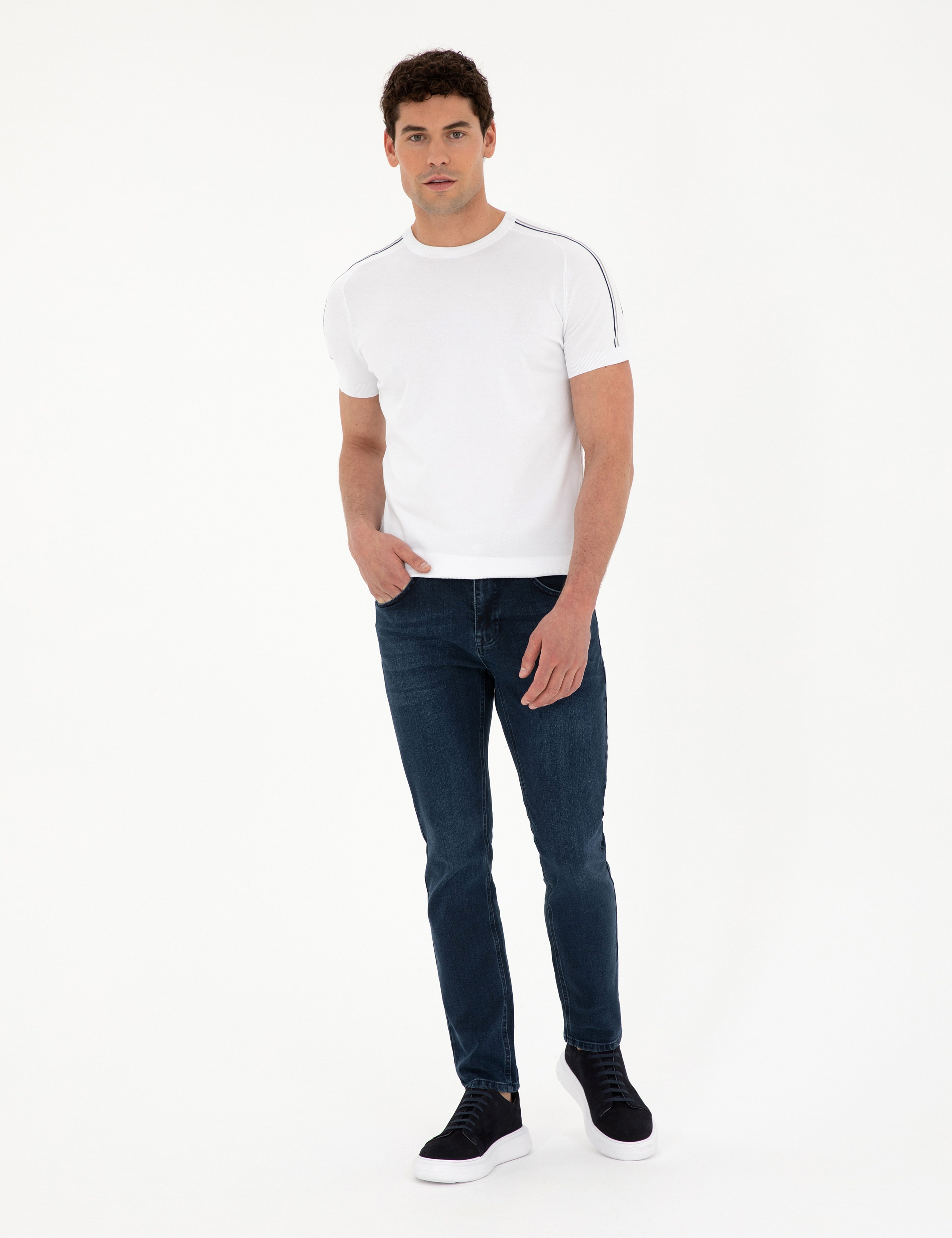 Beyaz Slim Fit Bisiklet Yaka Triko Tişört