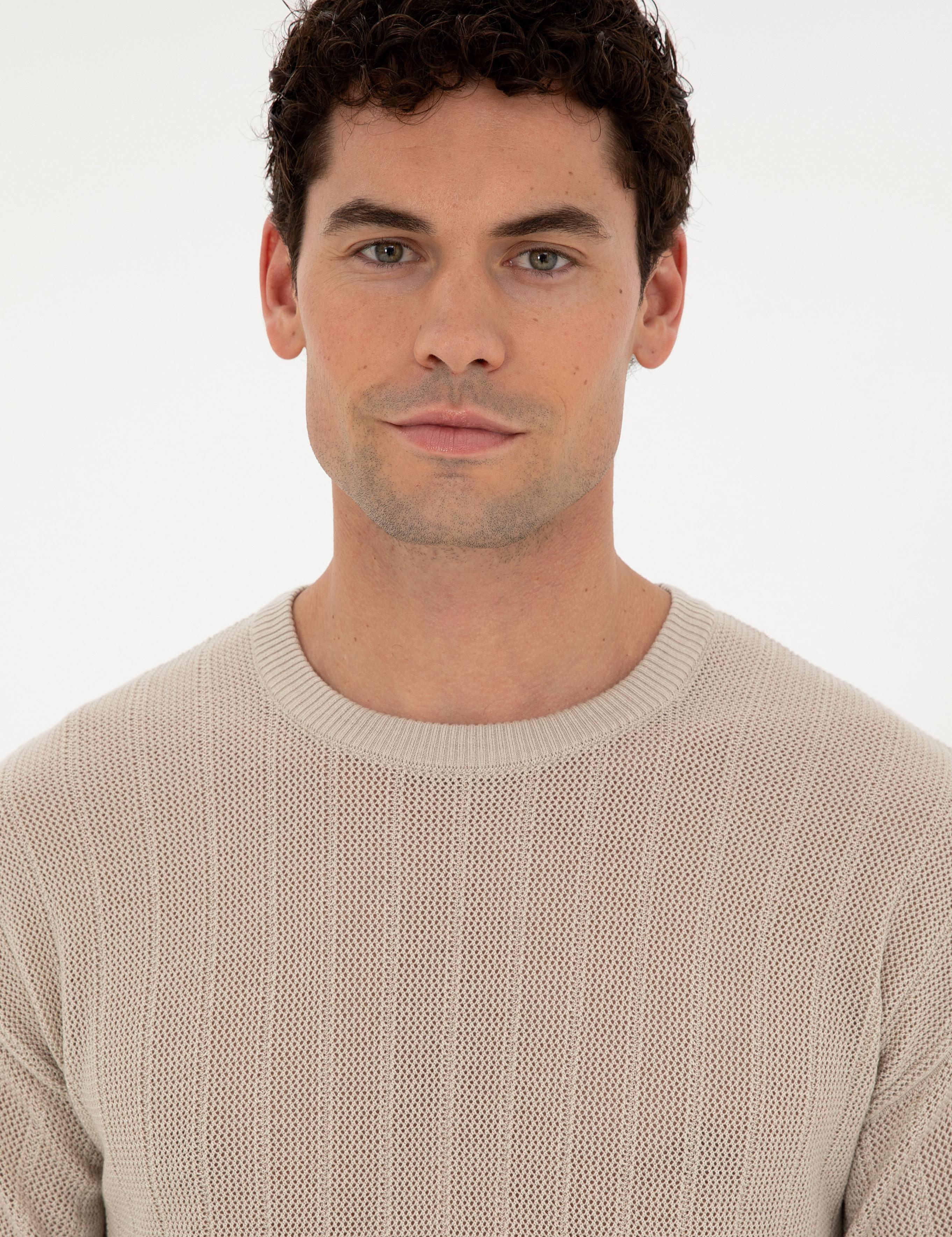 Bej Comfort Fit Bisiklet Yaka Triko Tişört