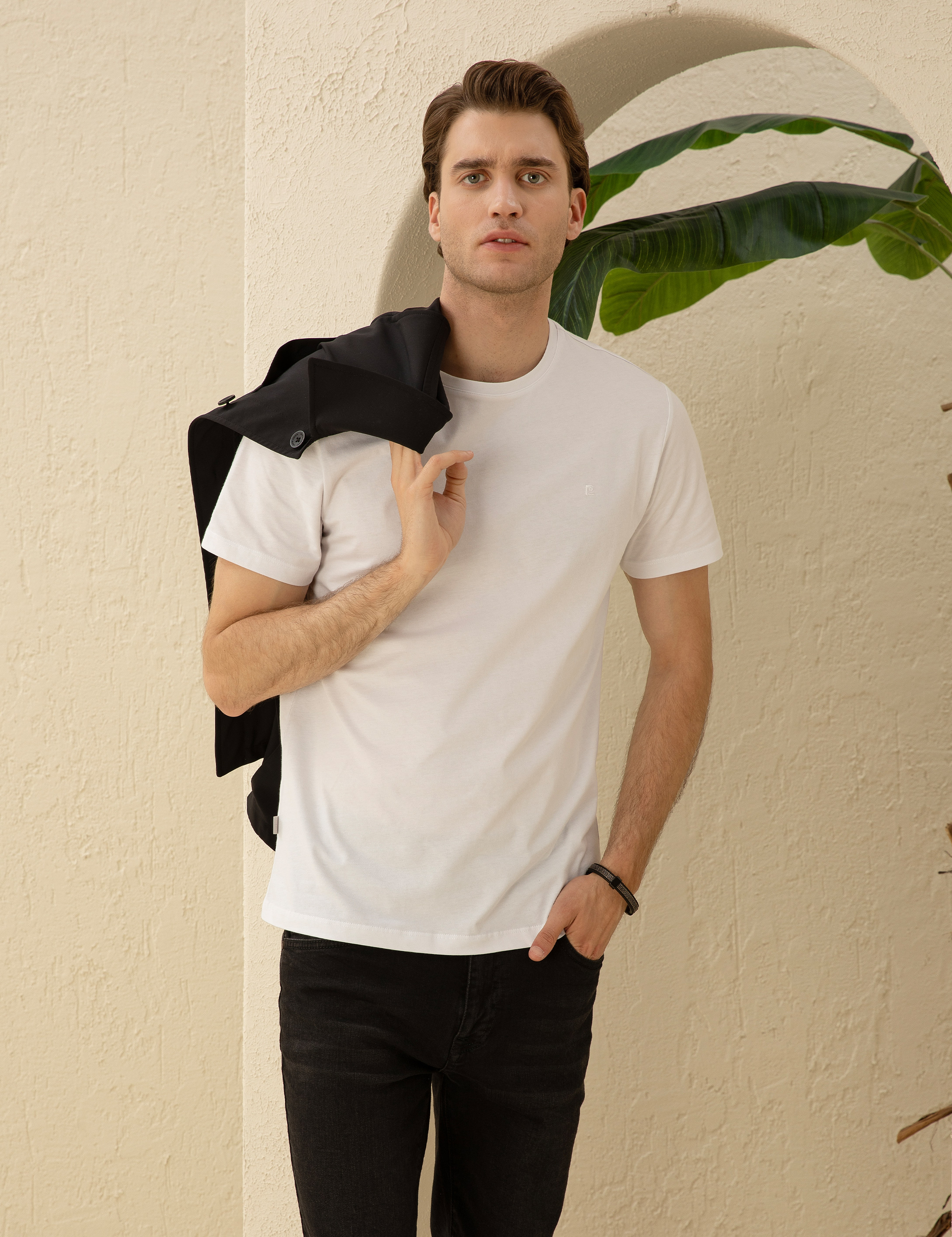 Beyaz Slim Fit Basic Tişört - Image 3