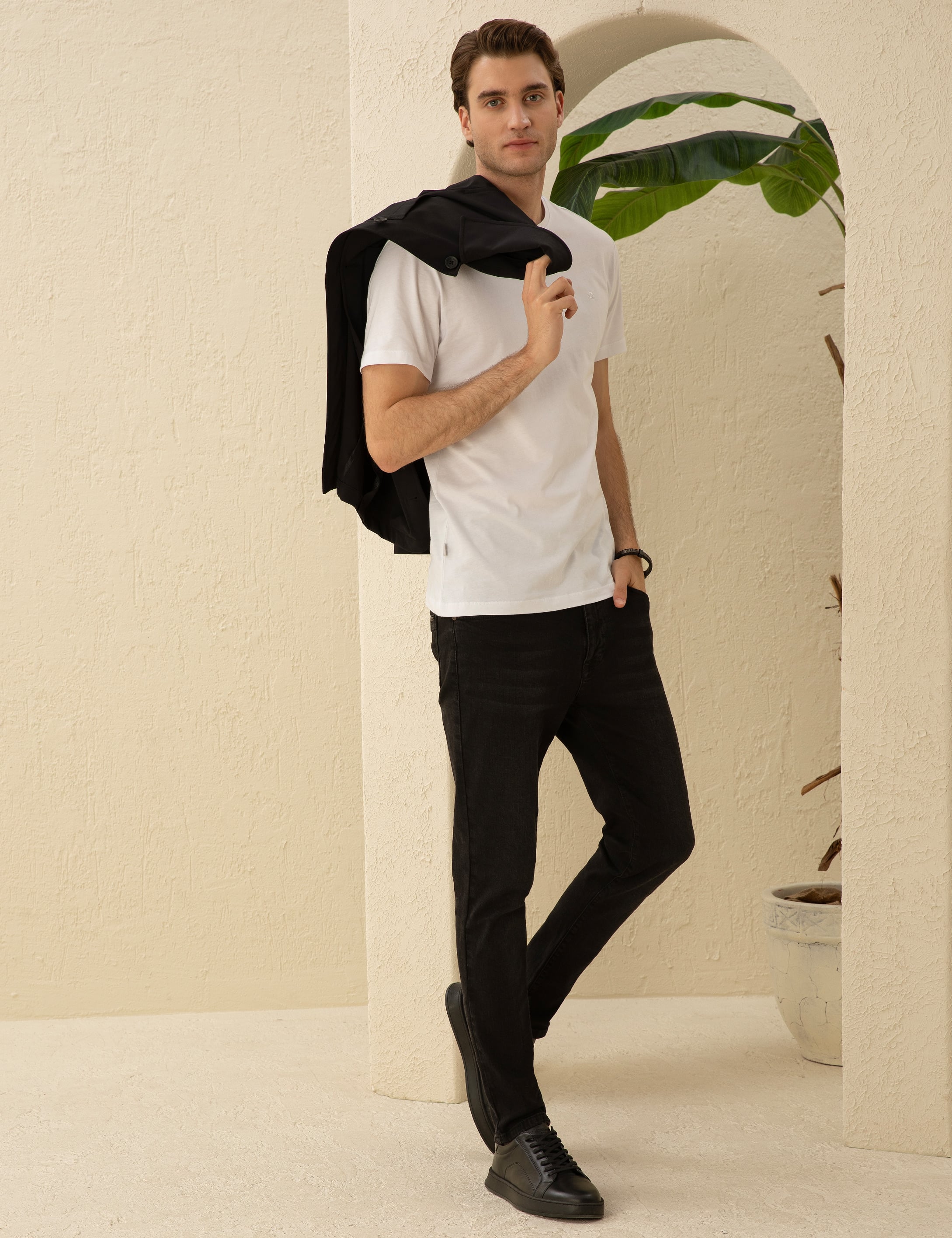 Beyaz Slim Fit Basic Tişört - Image 4
