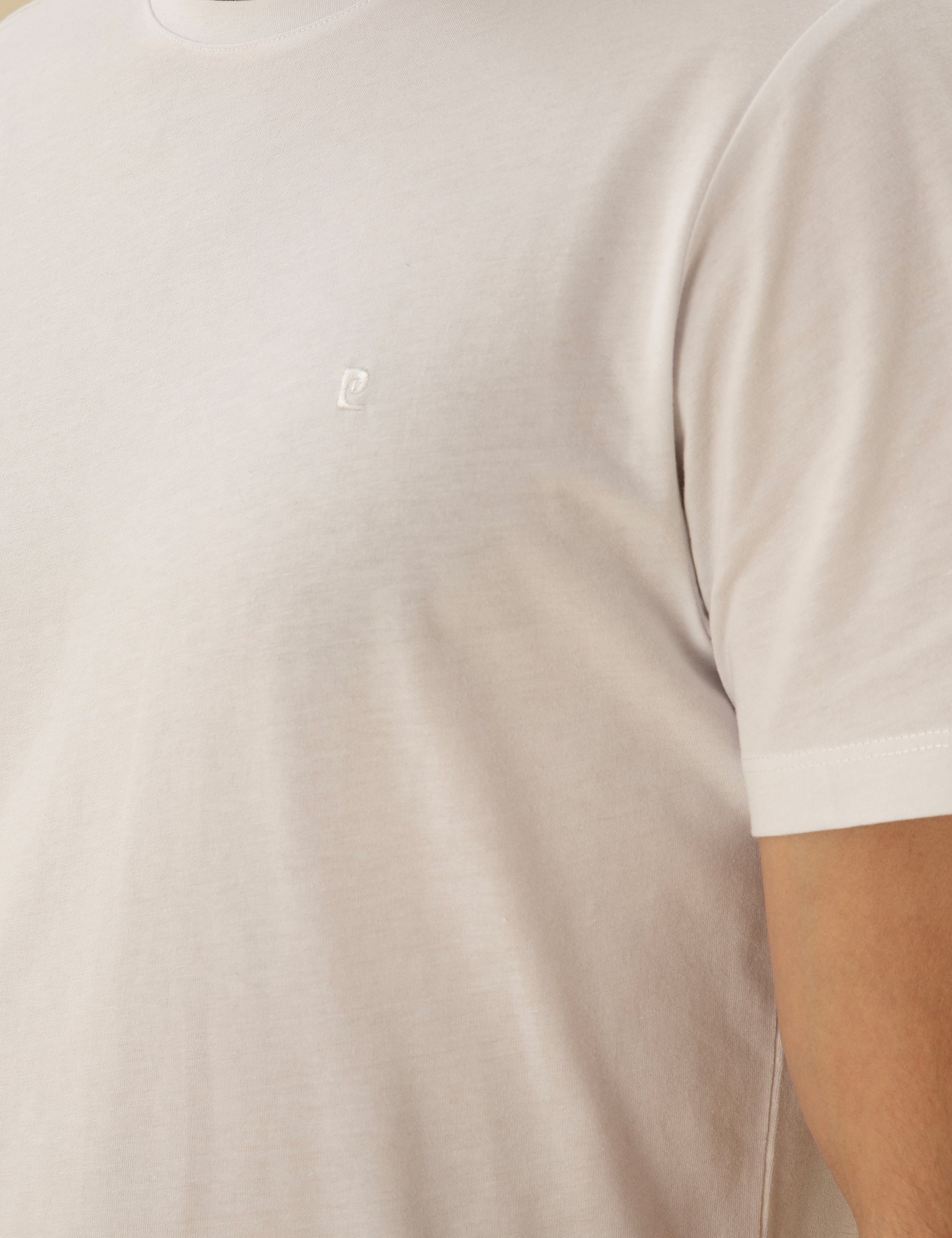 Beyaz Slim Fit Basic Tişört - Image 7