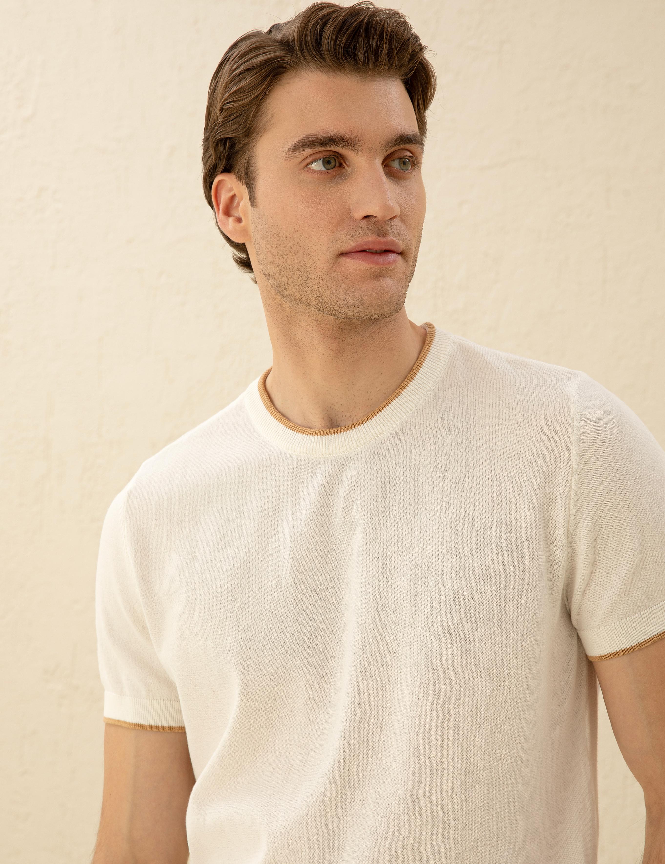 Ekru Slim Fit Bisiklet Yaka Triko Tişört