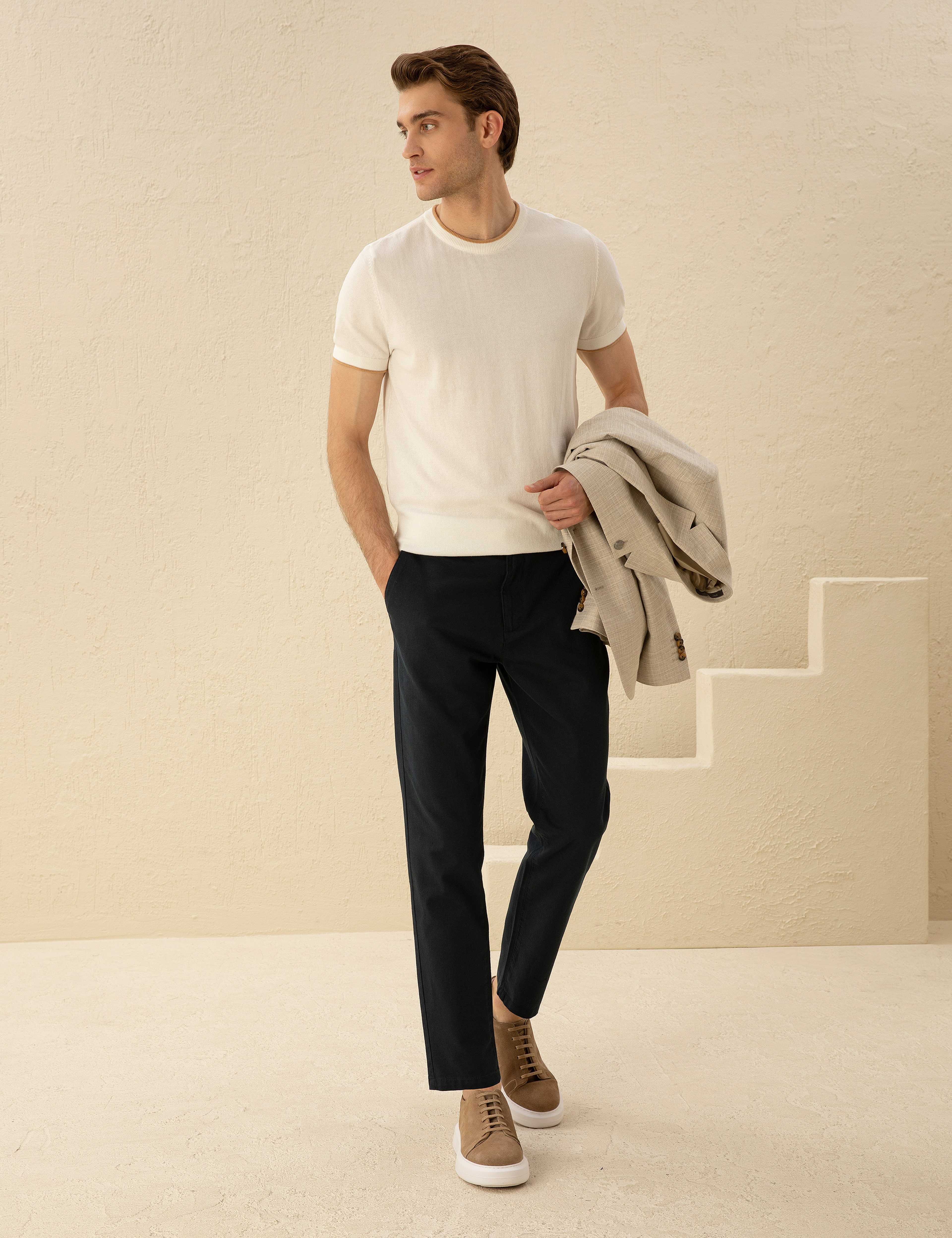 Ekru Slim Fit Bisiklet Yaka Triko Tişört