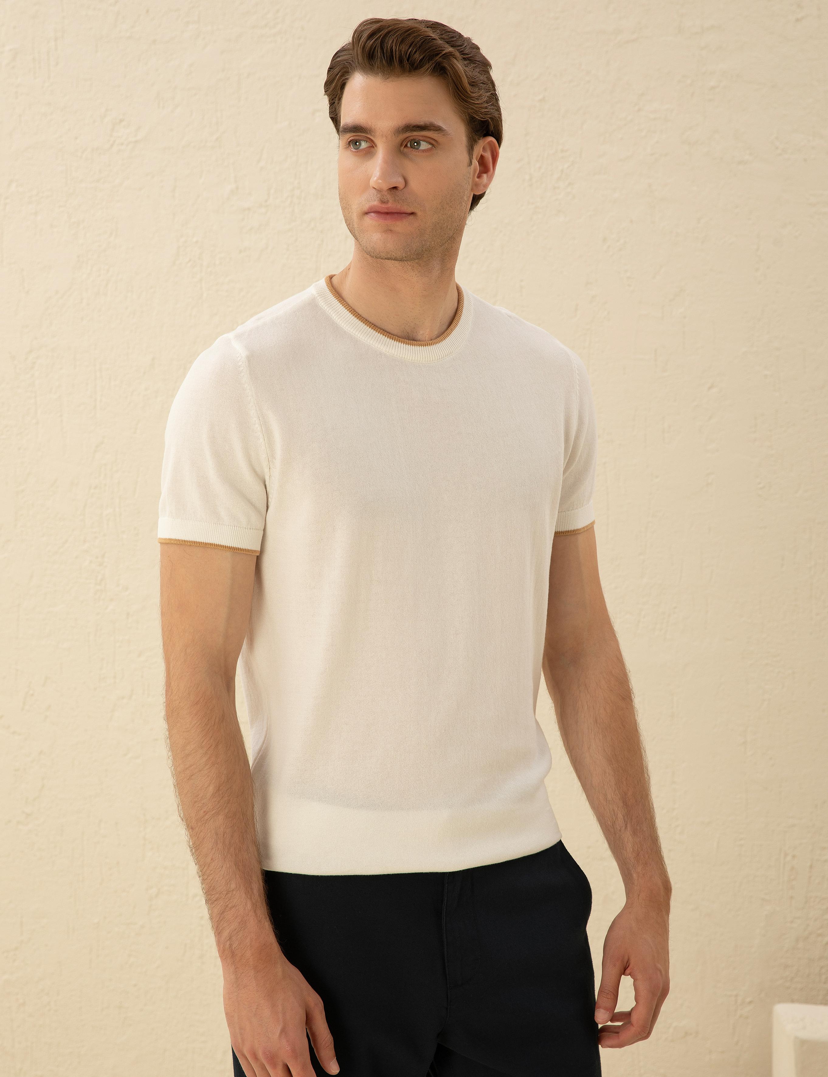 Ekru Slim Fit Bisiklet Yaka Triko Tişört