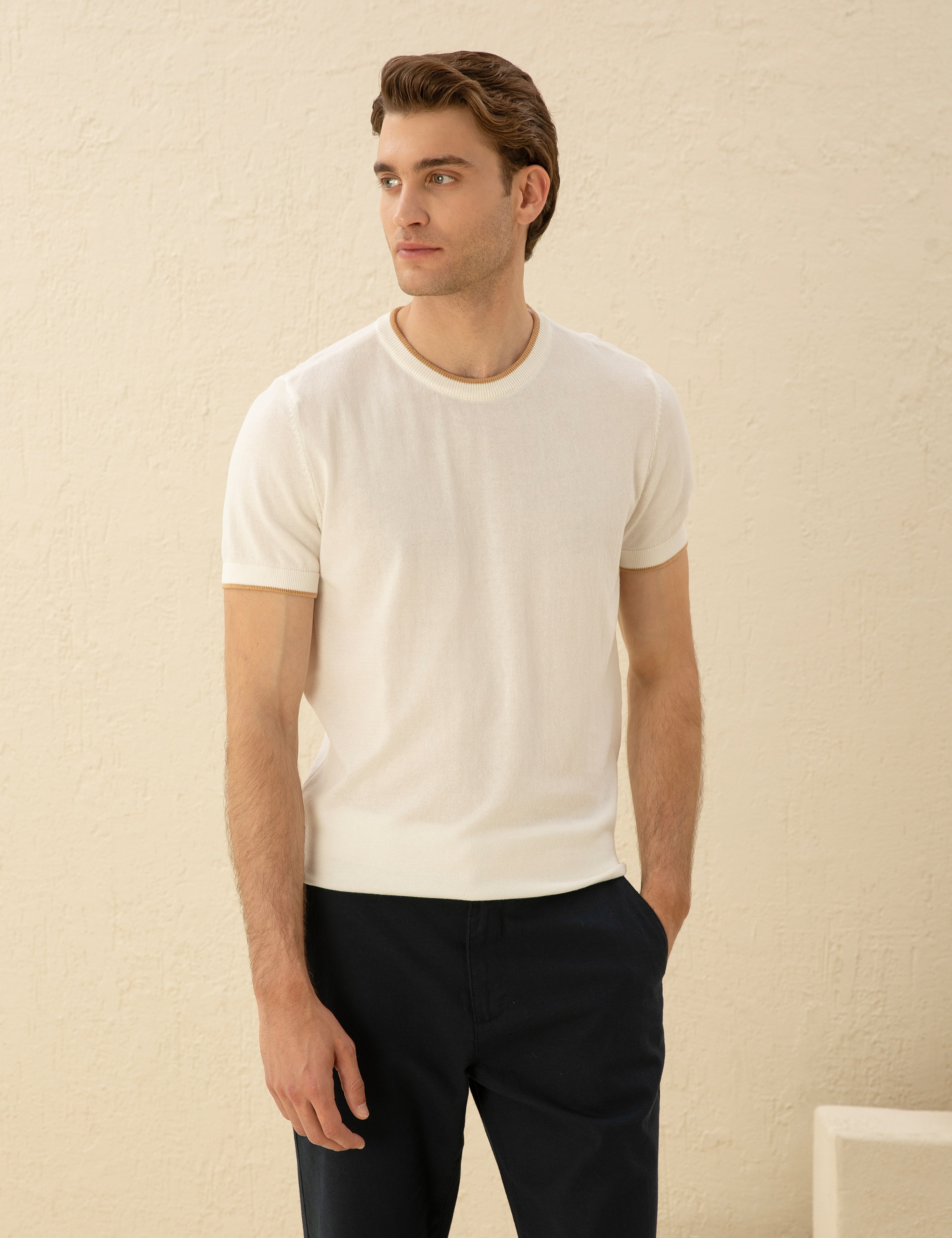 Ekru Slim Fit Bisiklet Yaka Triko Tişört - Image 1