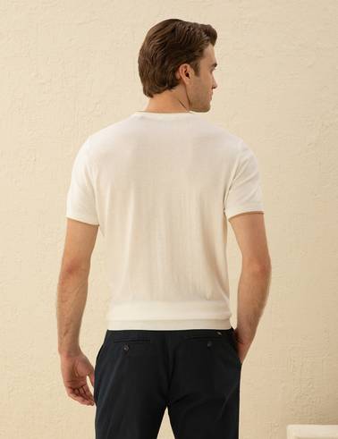 Ekru Slim Fit Bisiklet Yaka Triko Tişört