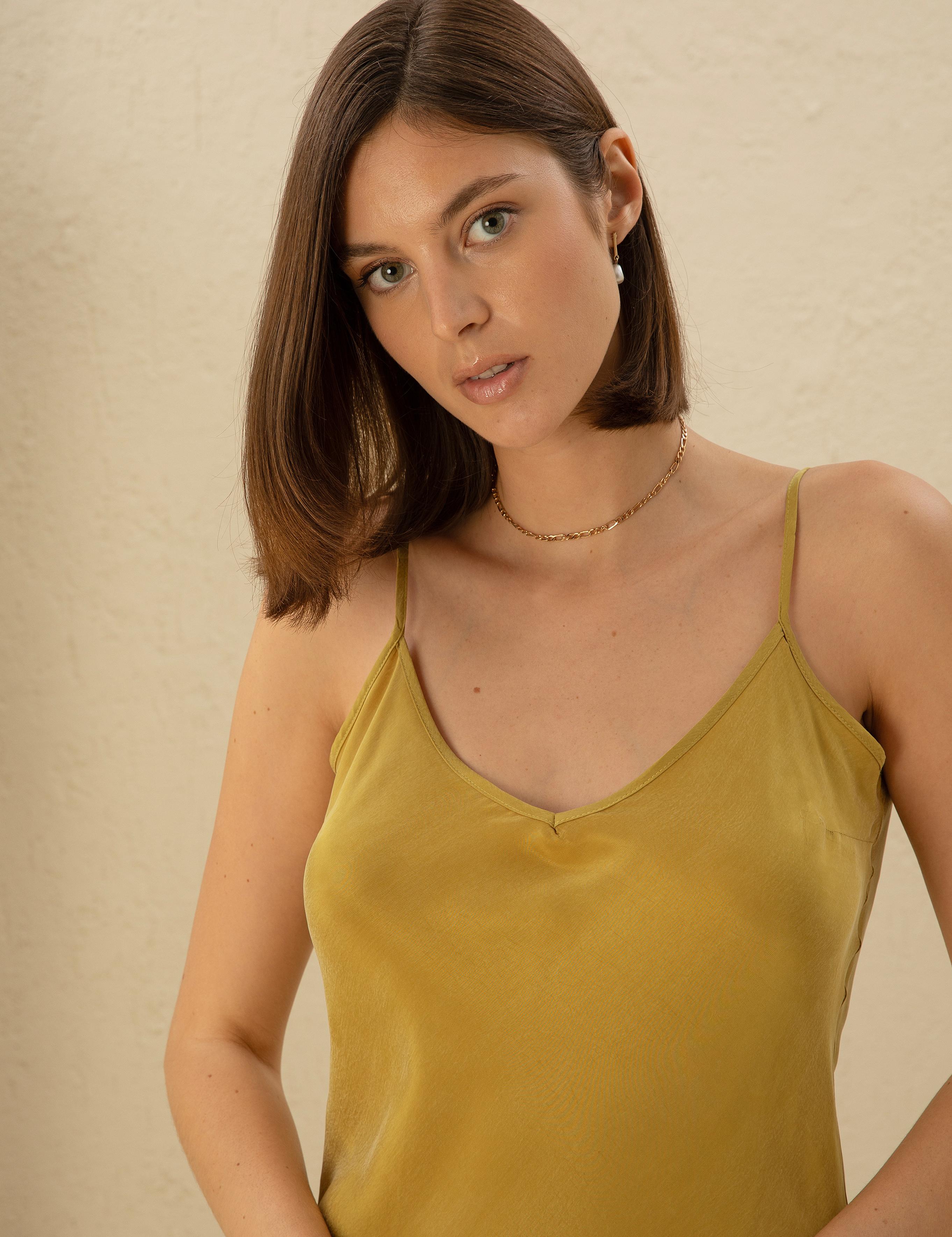 Yeşil Slim Fit Yırtmaç Detaylı Dokuma Elbise