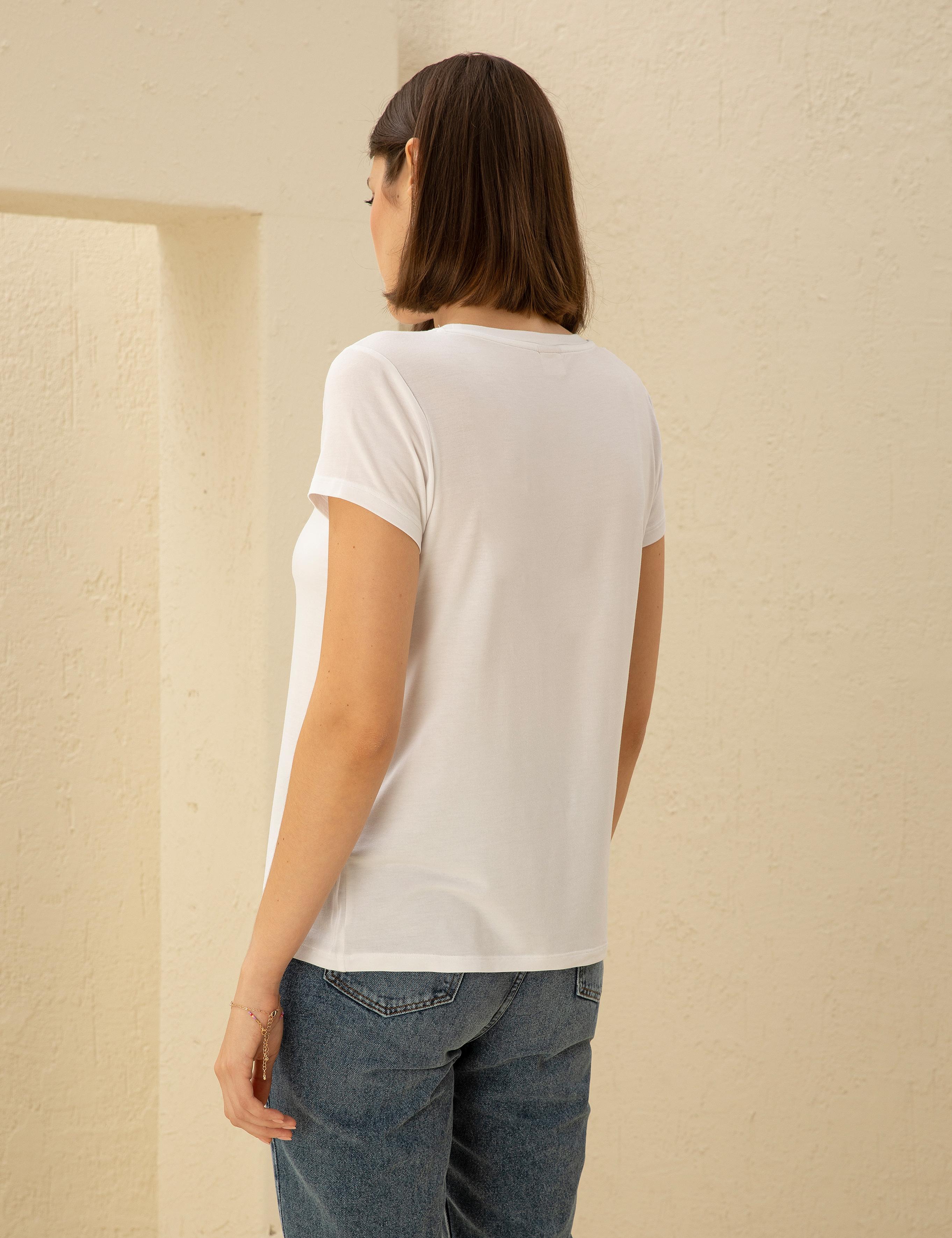 Beyaz Comfort Fit Bisiklet Yaka Basic Tişört