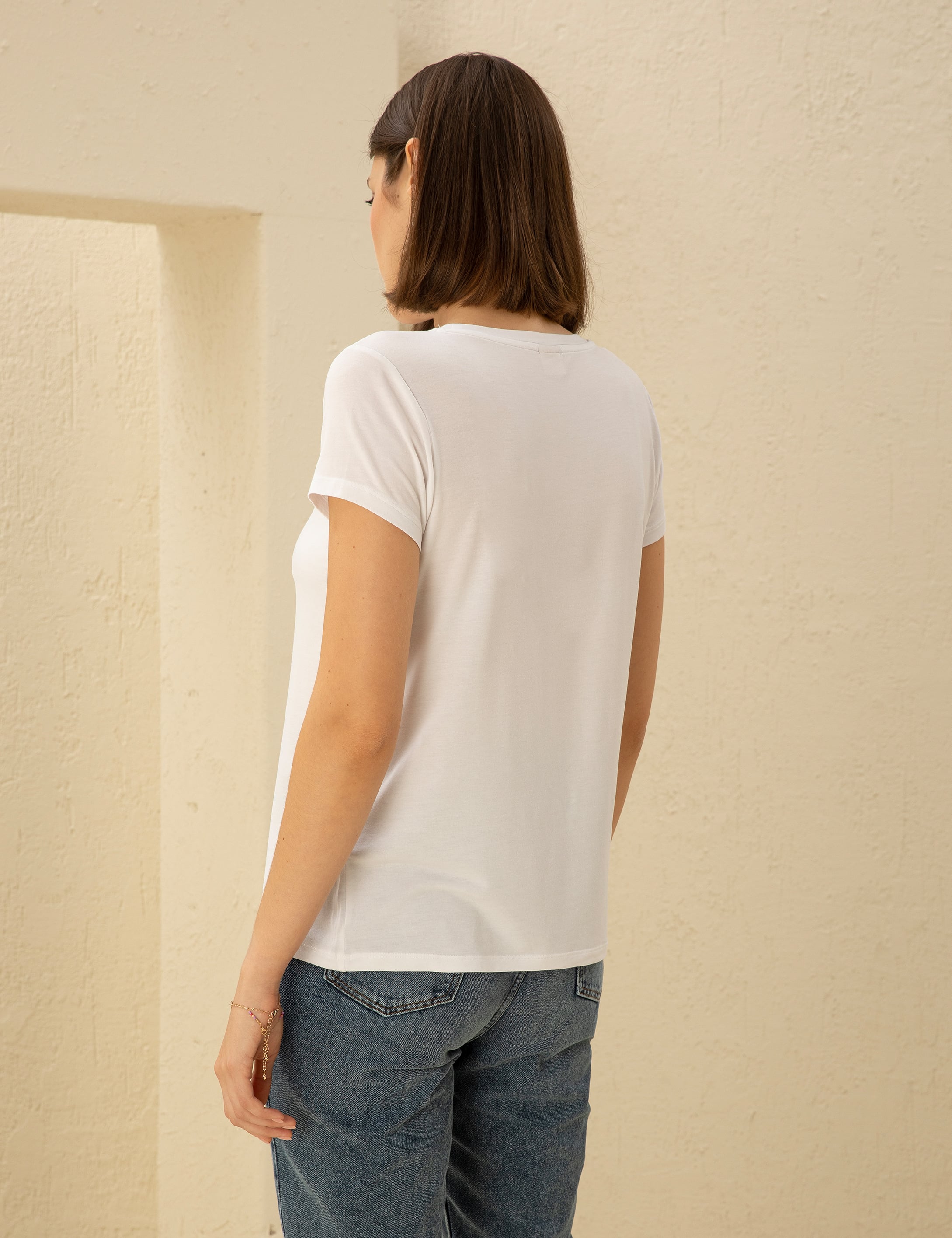 Beyaz Comfort Fit Bisiklet Yaka Basic Tişört - Image 5