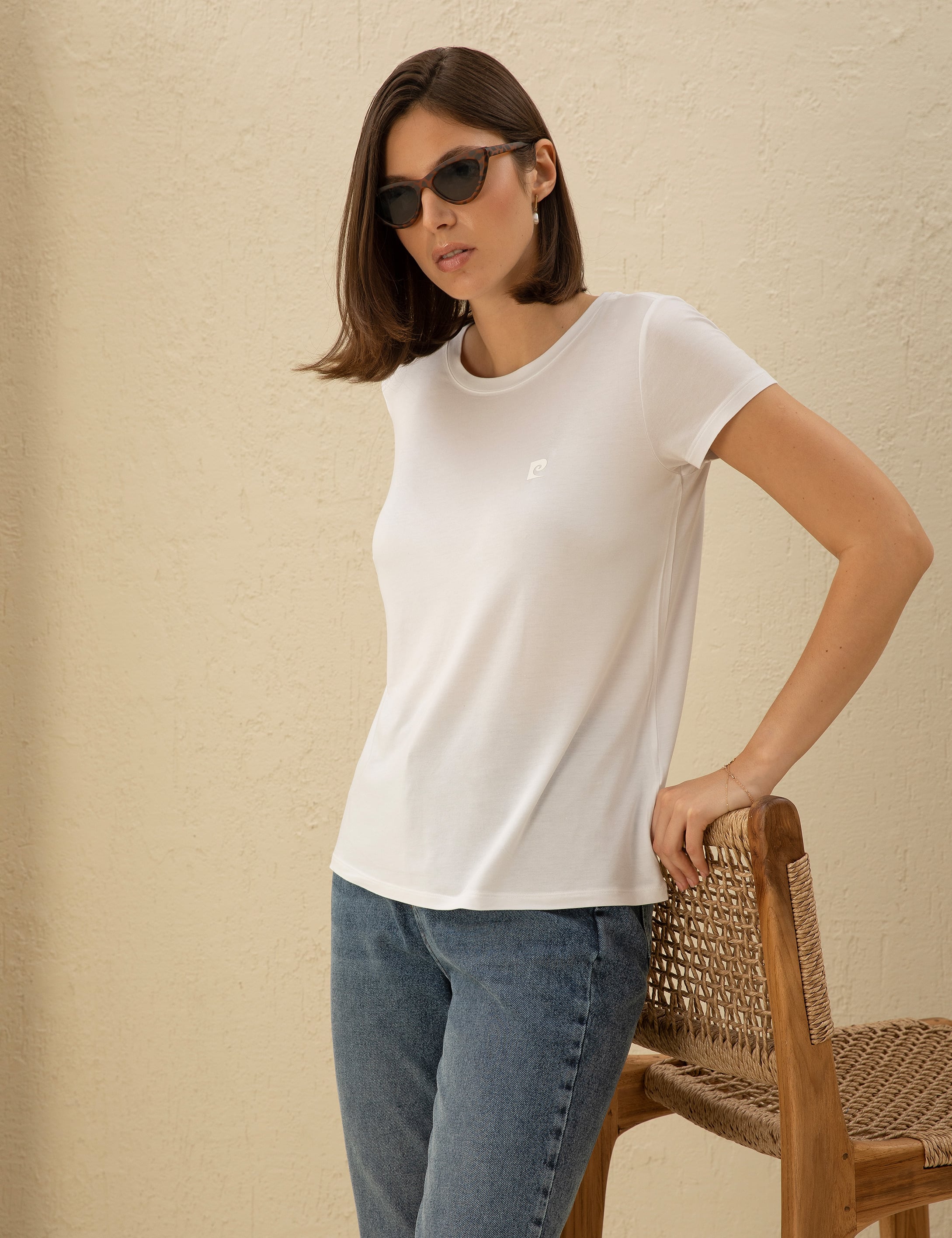Beyaz Comfort Fit Bisiklet Yaka Basic Tişört