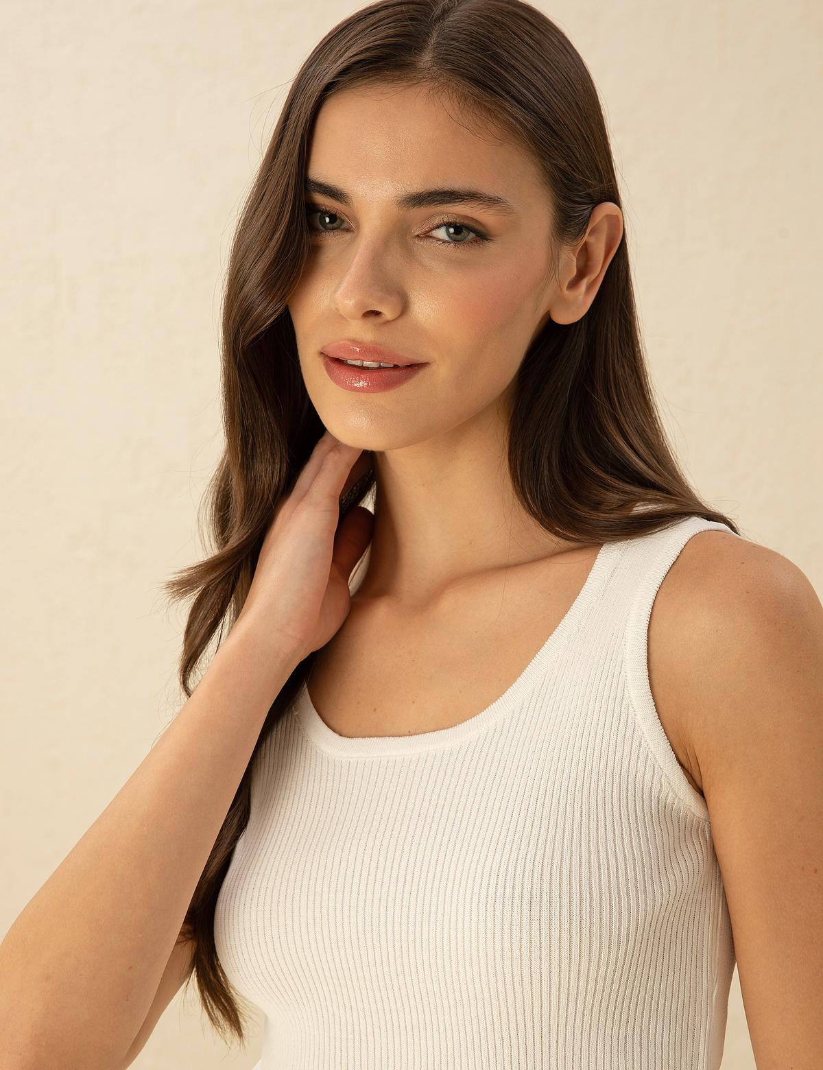 Beyaz Crop Top Triko Bluz - 50275775008