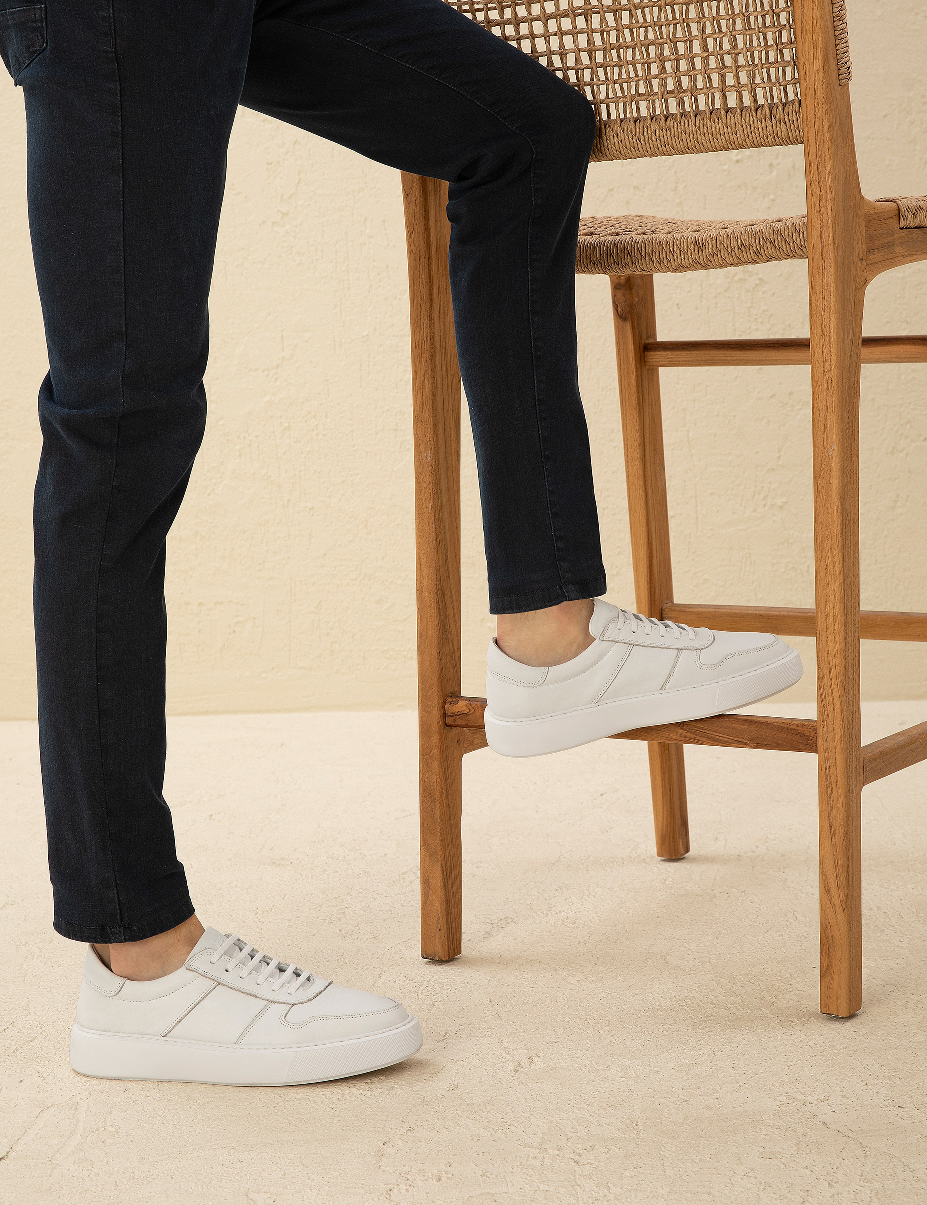 Beyaz Sneaker Ayakkabı - Image 1