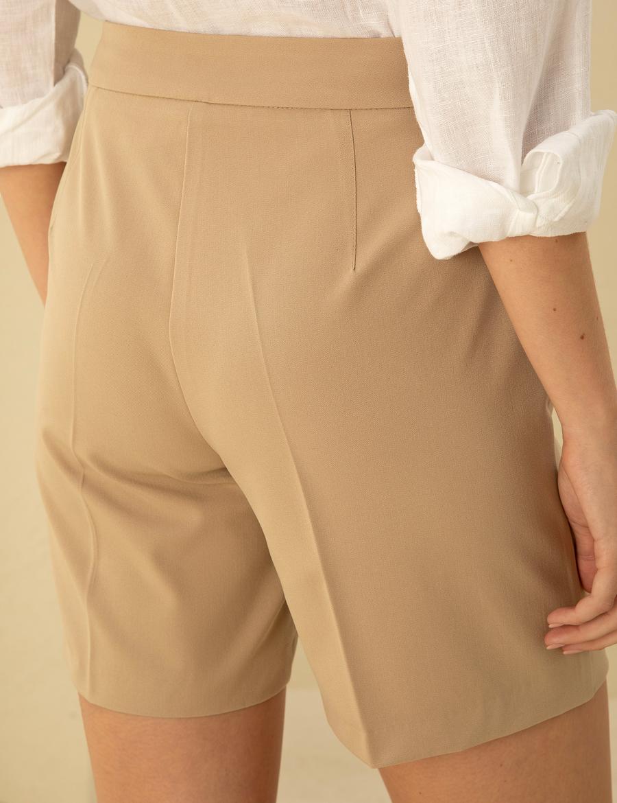 Bej Rahat Kesim Bermuda Şort