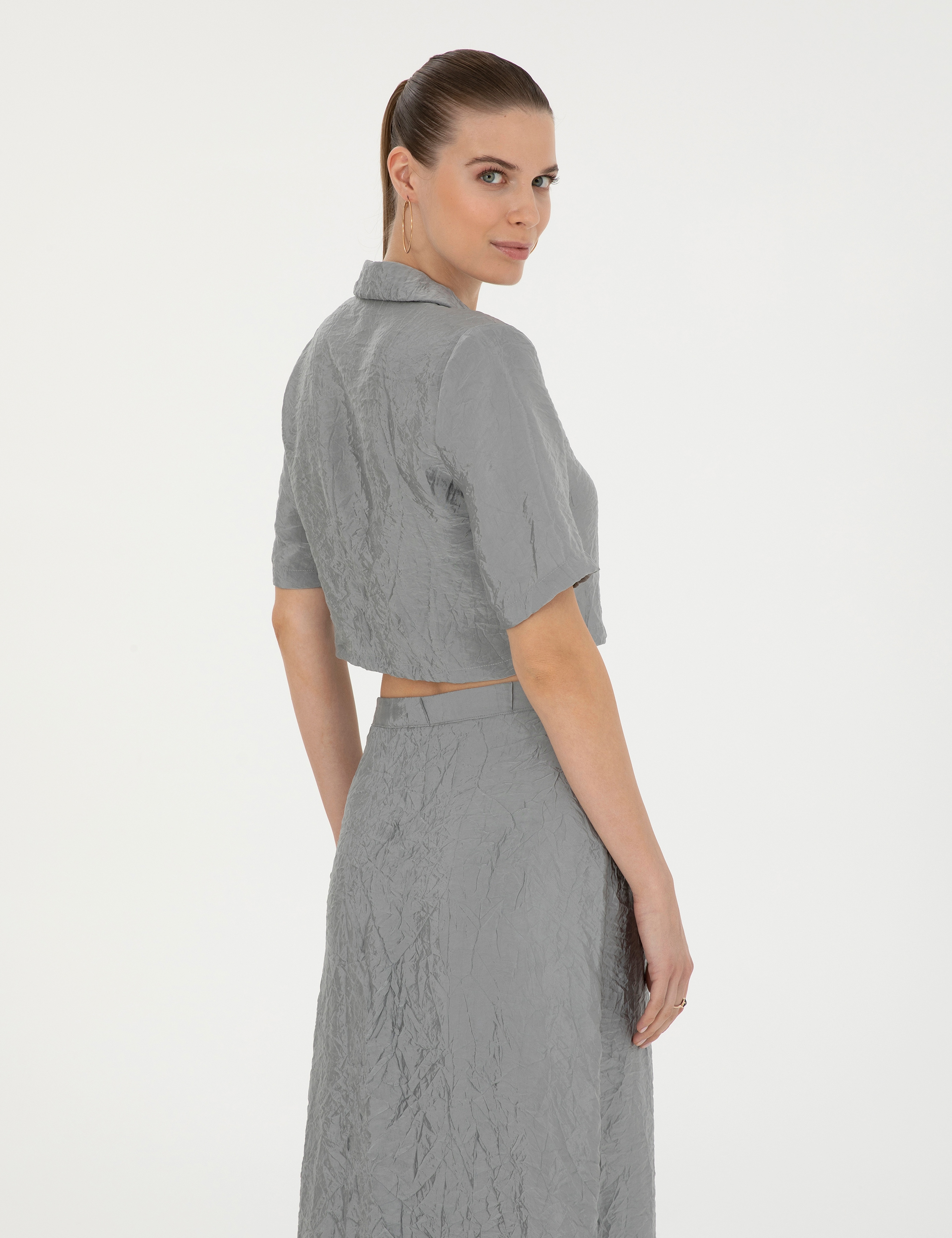 Gri Regular Fit Crop Top Kısa Kollu Gömlek - Image 5