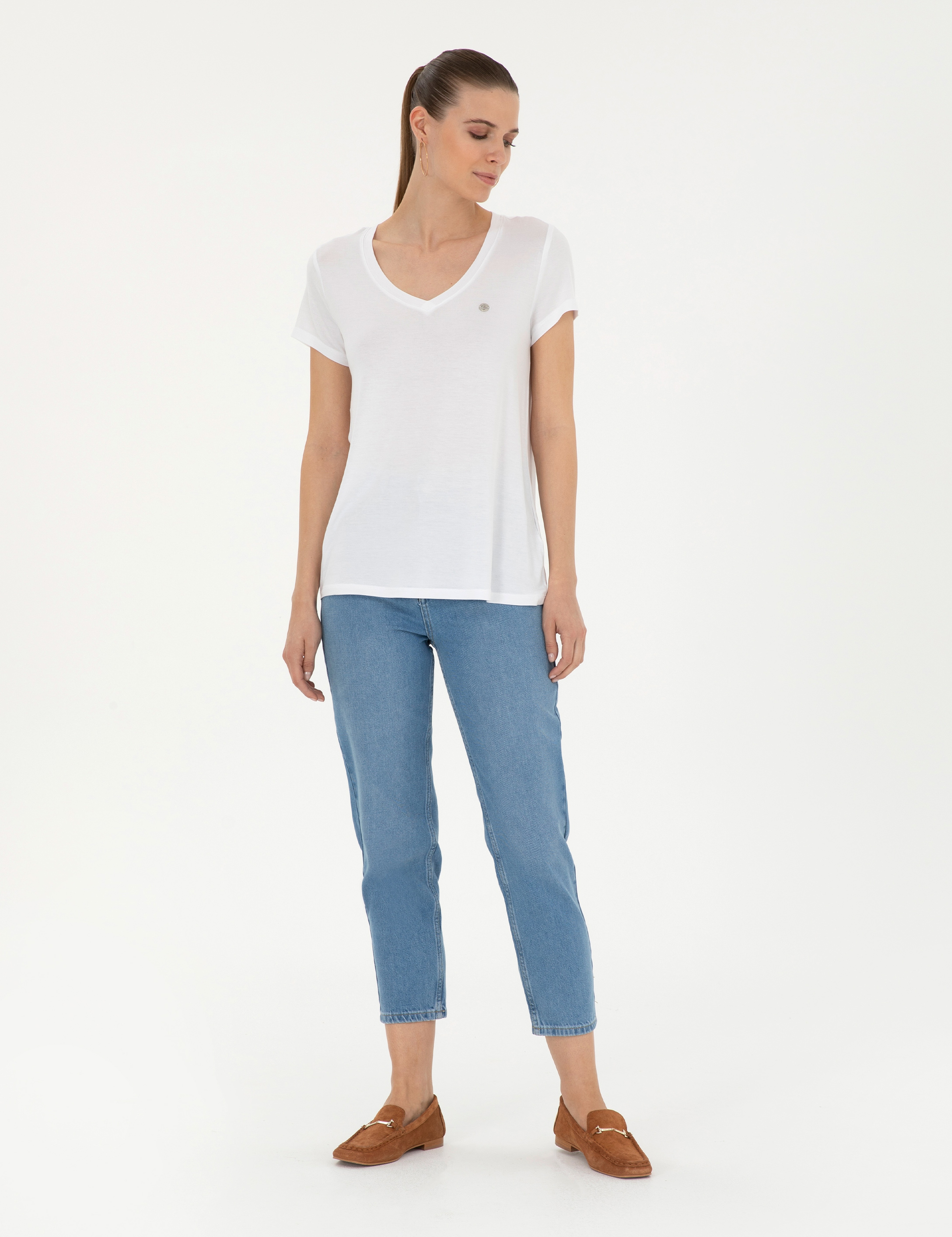 Beyaz Comfort Fit V Yaka Basic Tişört - Image 4