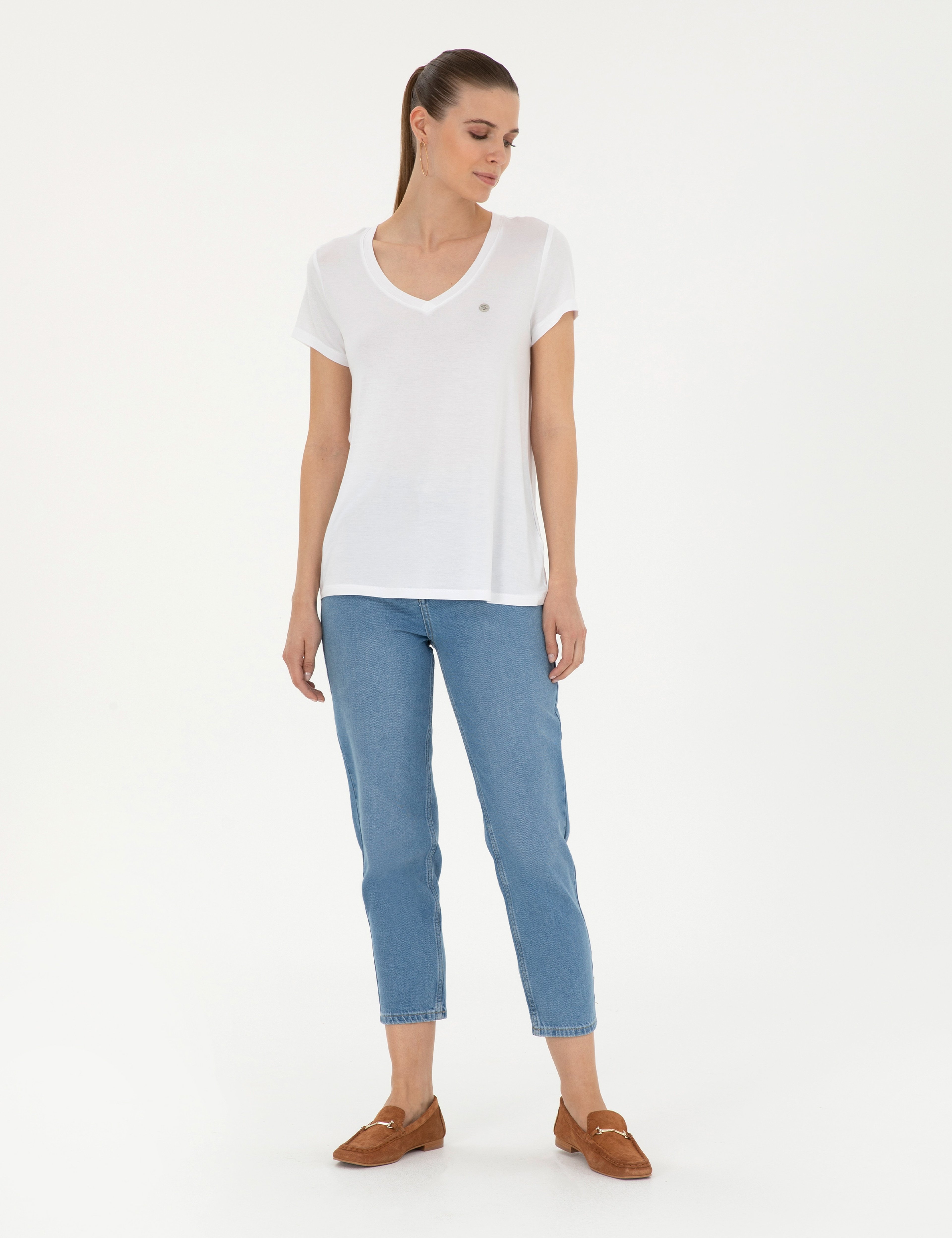 Beyaz Comfort Fit V Yaka Basic Tişört