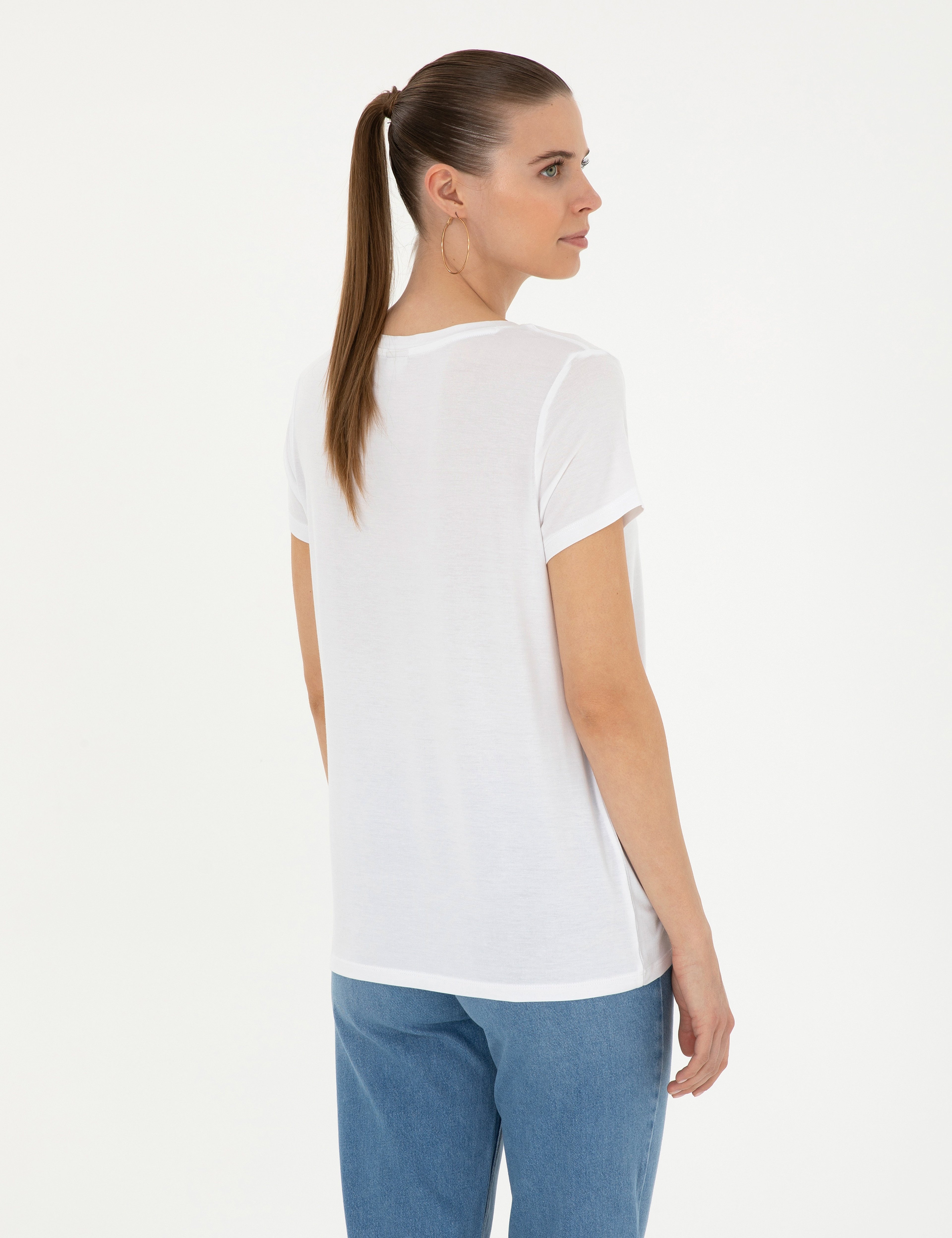 Beyaz Comfort Fit V Yaka Basic Tişört