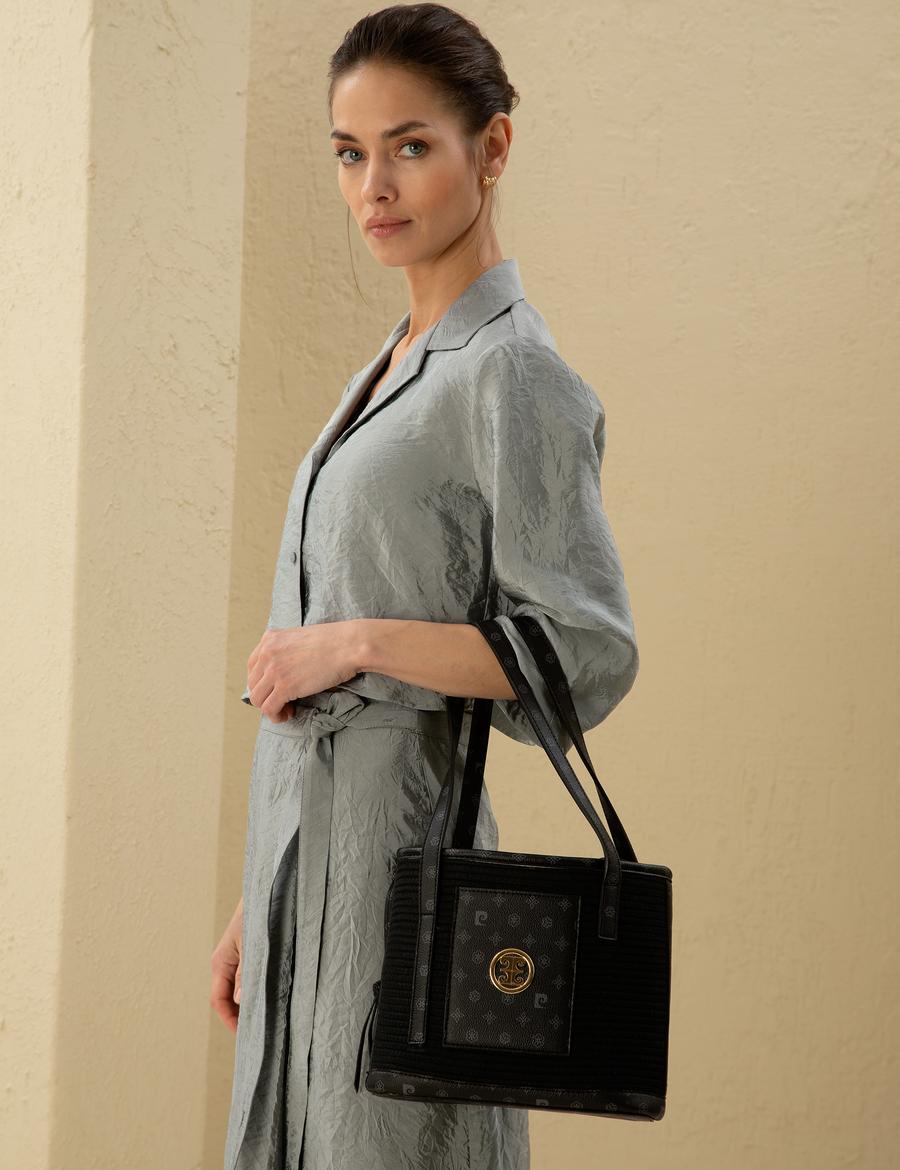 Siyah Büzgülü Çanta