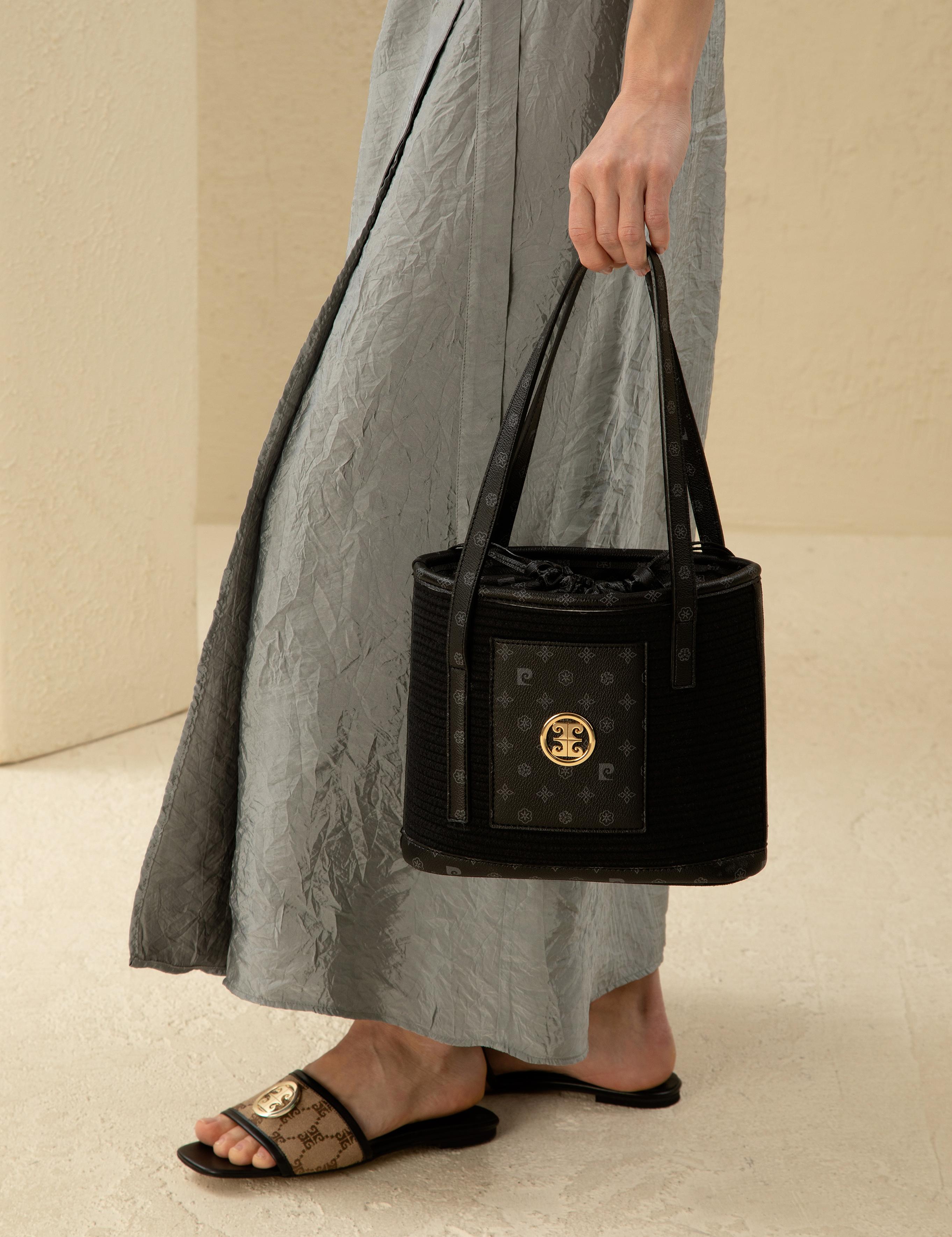 Siyah Büzgülü Çanta