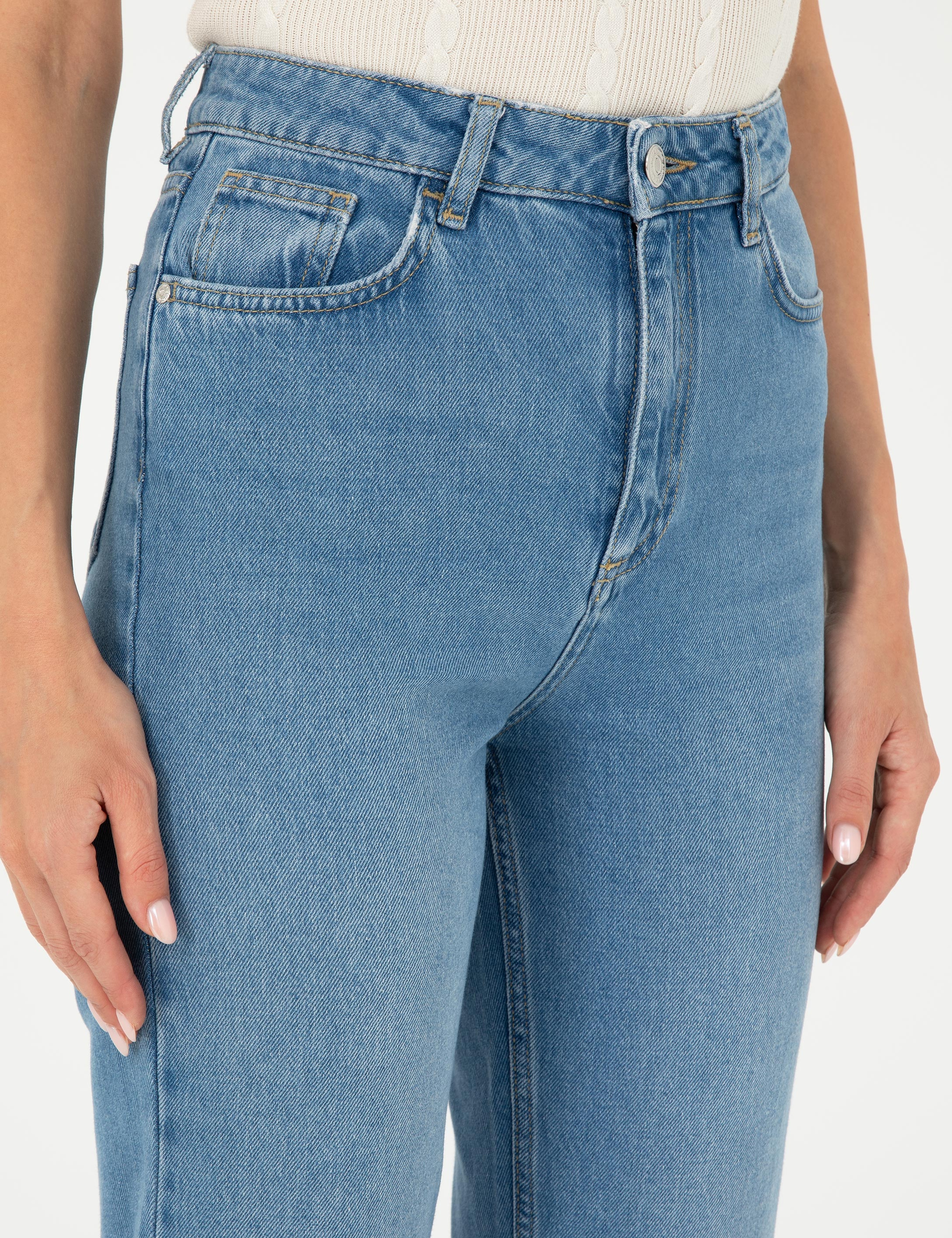 Açık Mavi Mom Fit Jean Pantolon - Image 5